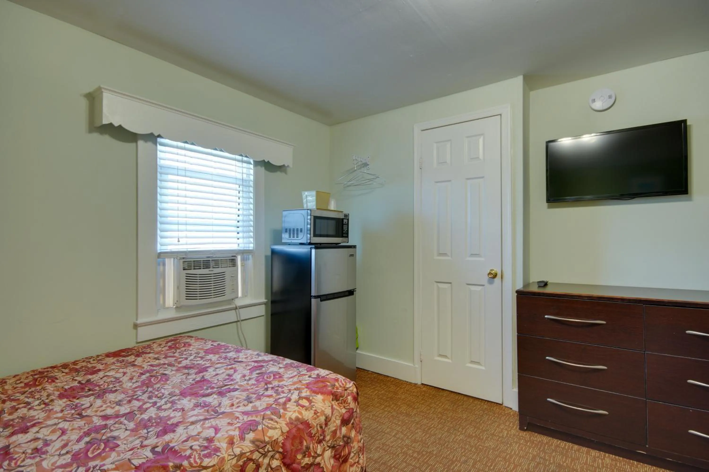 TV and multimedia, Bed in Ocean Lodge Hotel South