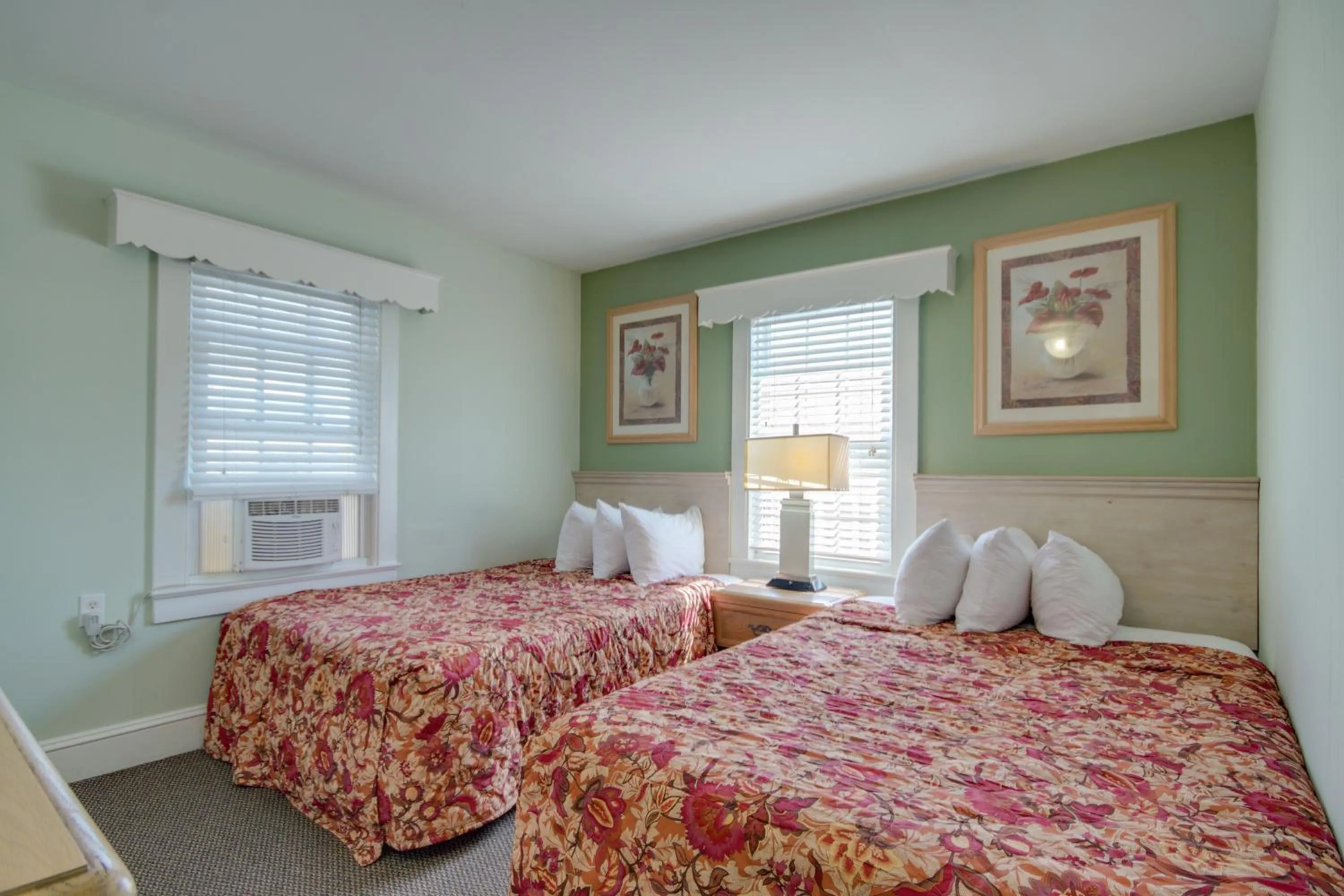 Bed in Ocean Lodge Hotel South