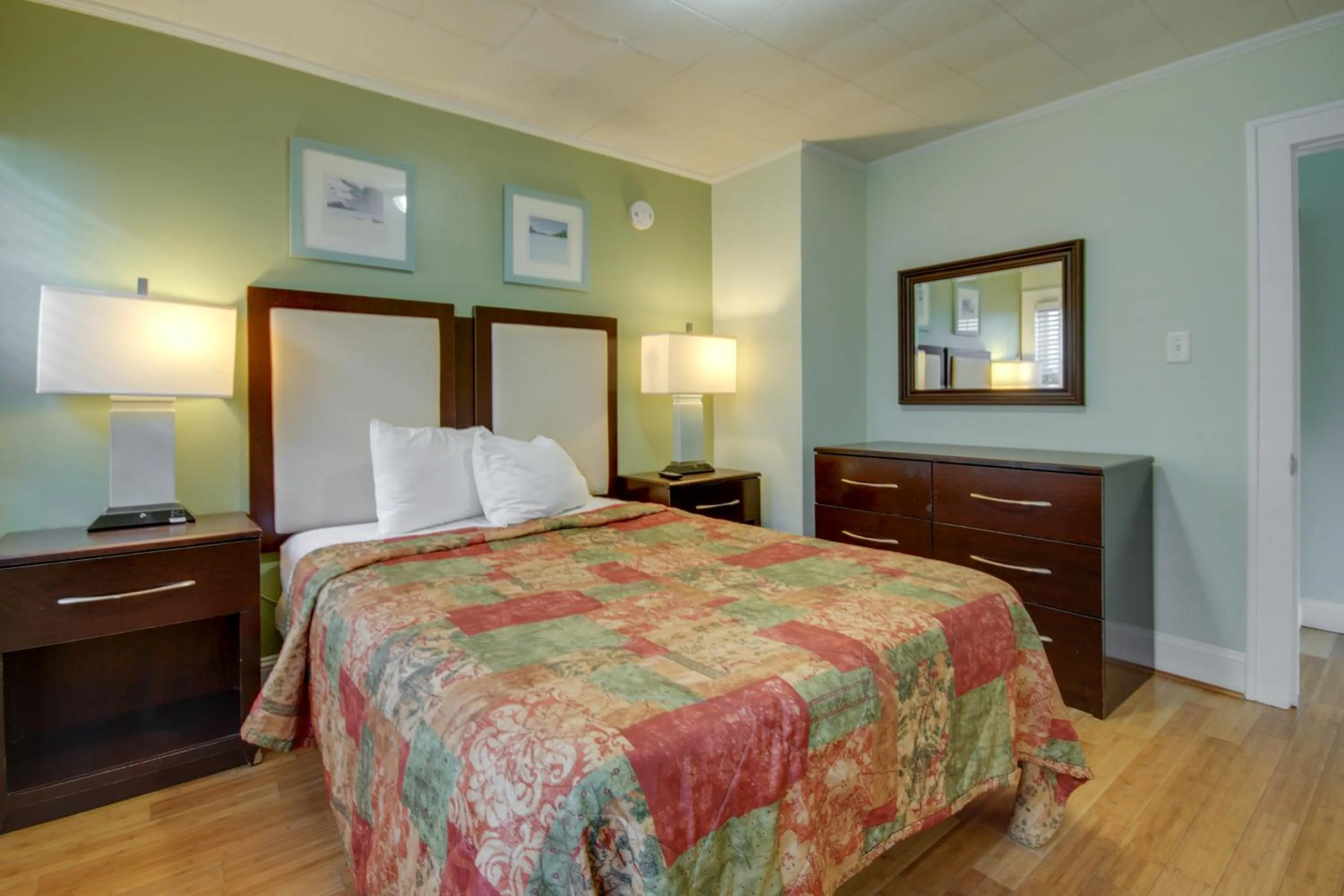 Bed in Ocean Lodge Hotel South