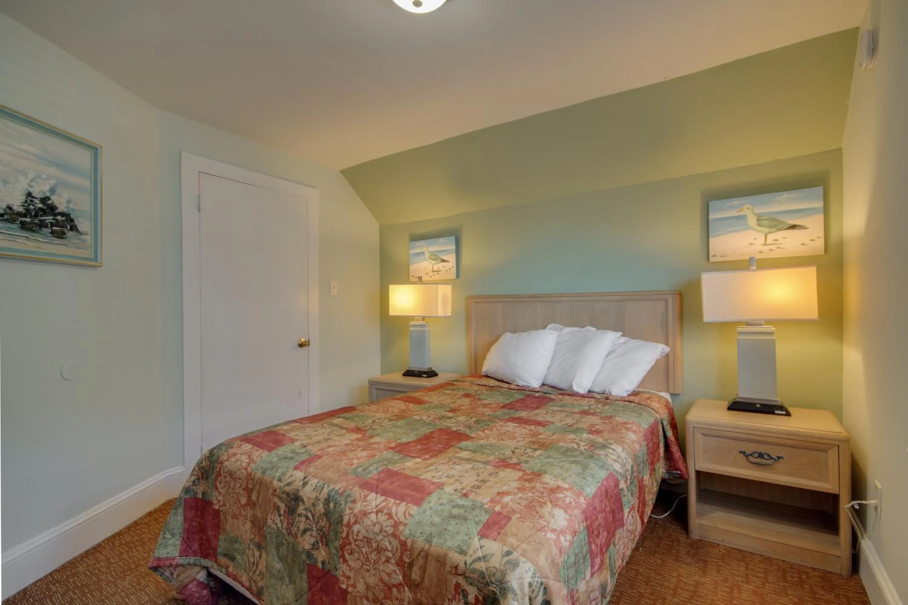 Bedroom, Bed in Ocean Lodge Hotel South