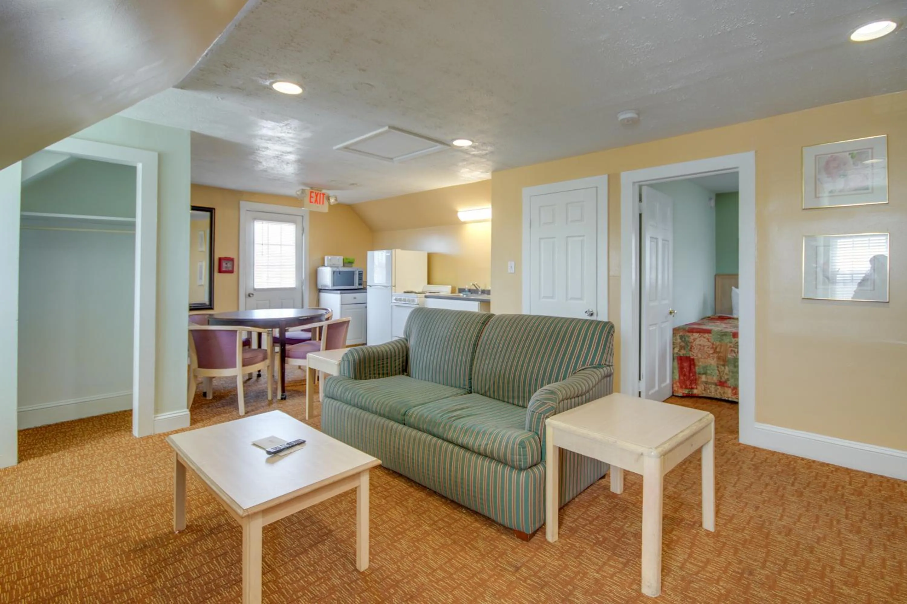 Living room in Ocean Lodge Hotel South