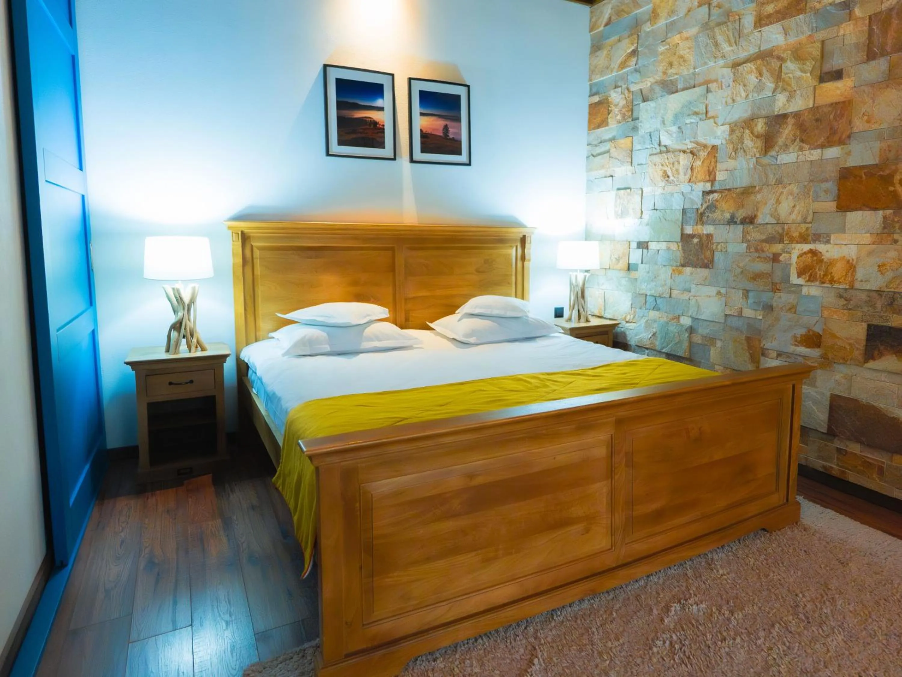 Bed in KABAN BOUTIQUE HOTEL - 5Star Central Villa in Vatra Dornei