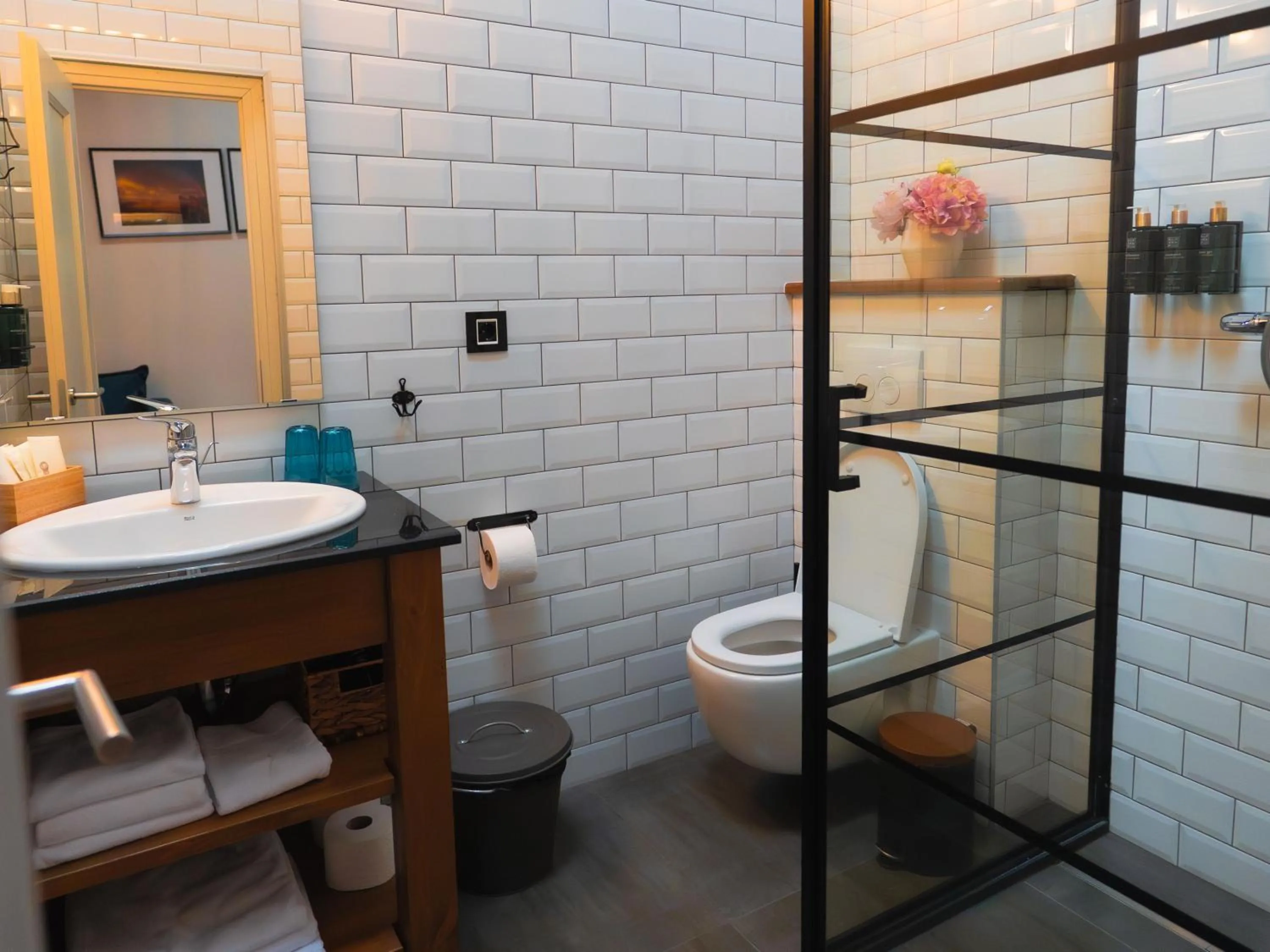 Shower in KABAN BOUTIQUE HOTEL - 5Star Central Villa in Vatra Dornei