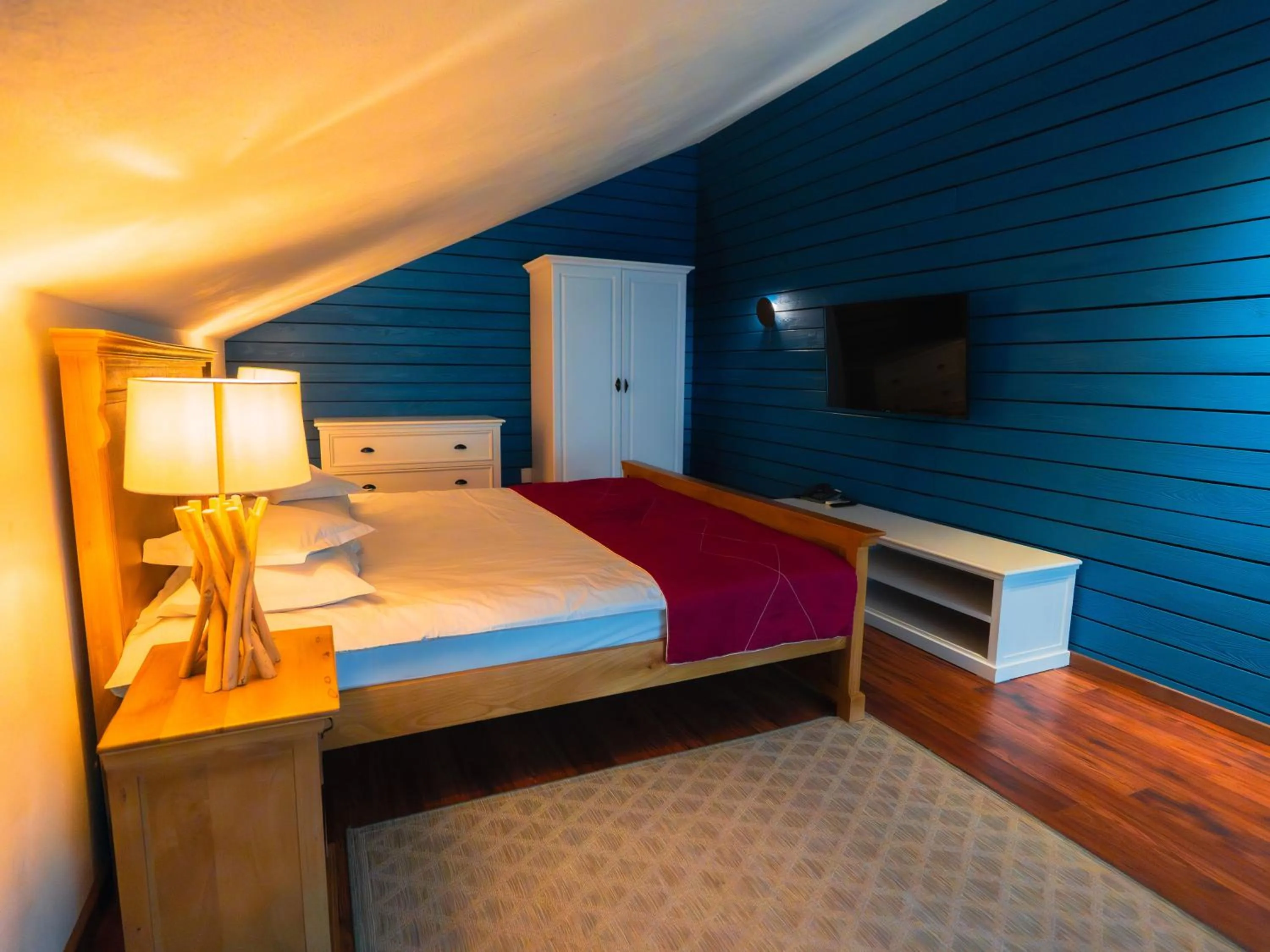 Bed in KABAN BOUTIQUE HOTEL - 5Star Central Villa in Vatra Dornei