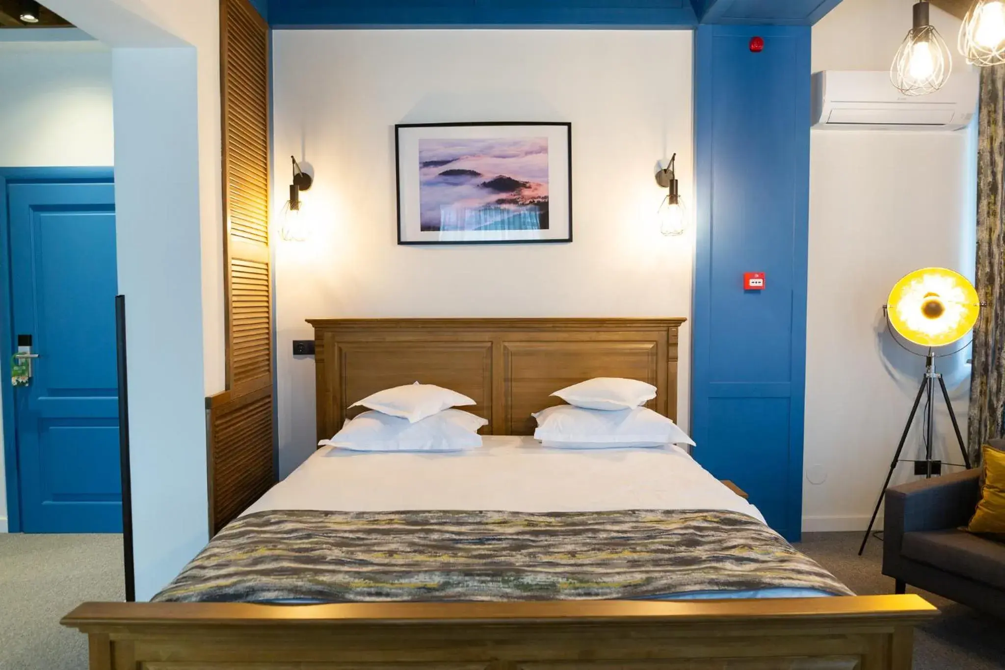 Double Room with Balcony in KABAN BOUTIQUE HOTEL - 5Star Central Villa in Vatra Dornei Double Room with Balcony in KABAN BOUTIQUE HOTEL - 5Star Central Villa in Vatra Dornei