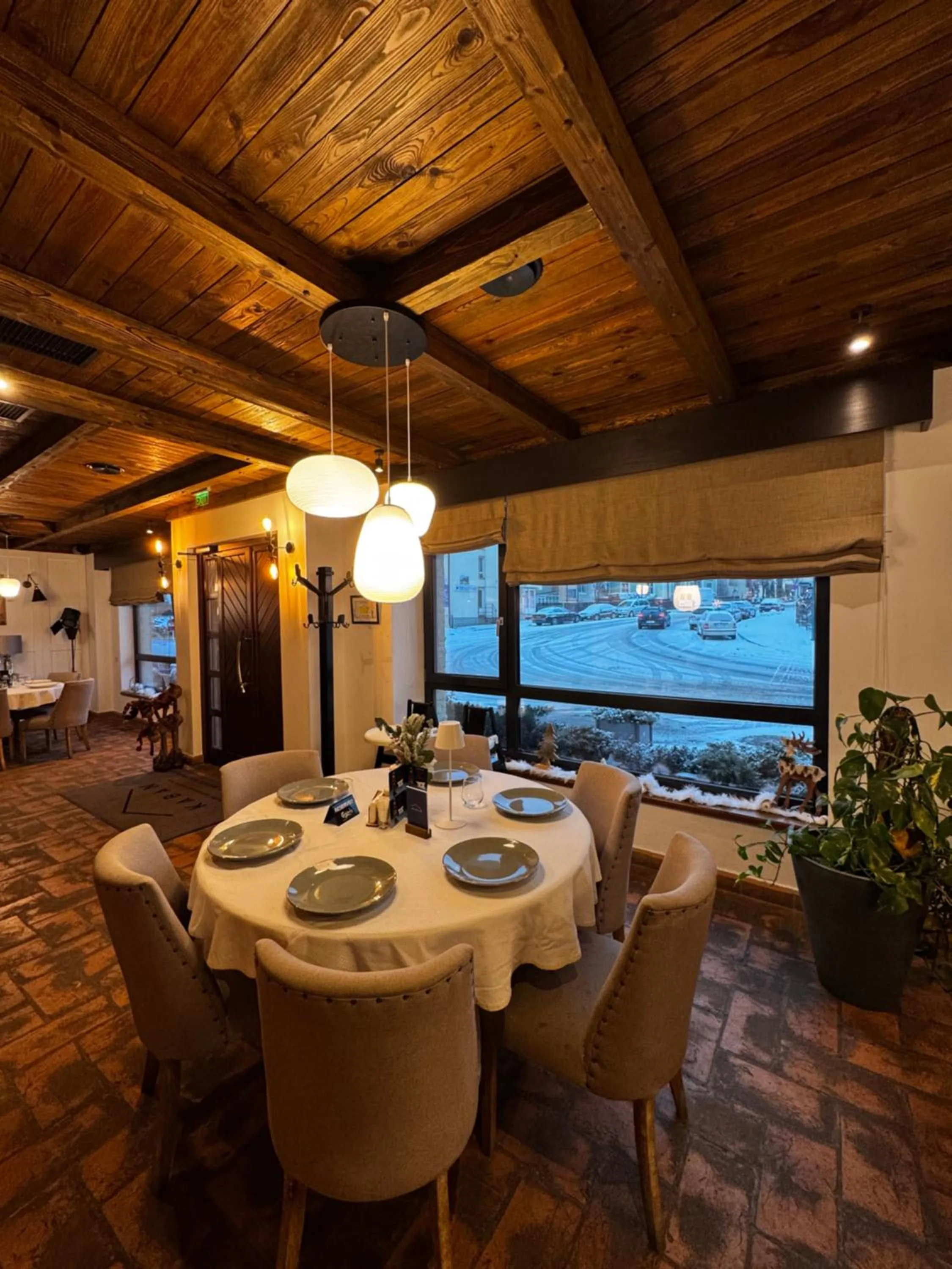 Restaurant/places to eat in KABAN BOUTIQUE HOTEL - 5Star Central Villa in Vatra Dornei