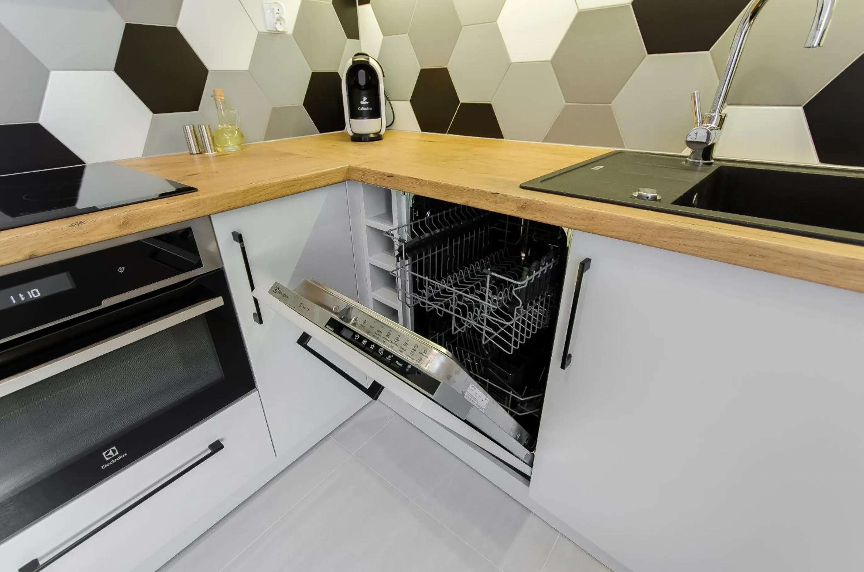 Kitchen or kitchenette in Old Town Premium Queen`s Apartments