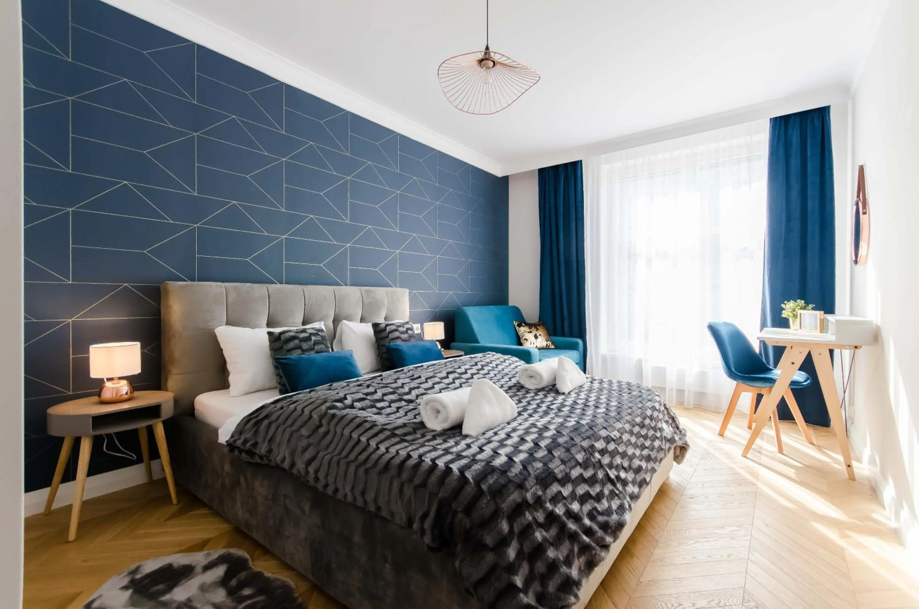 Bed in Old Town Premium Queen`s Apartments