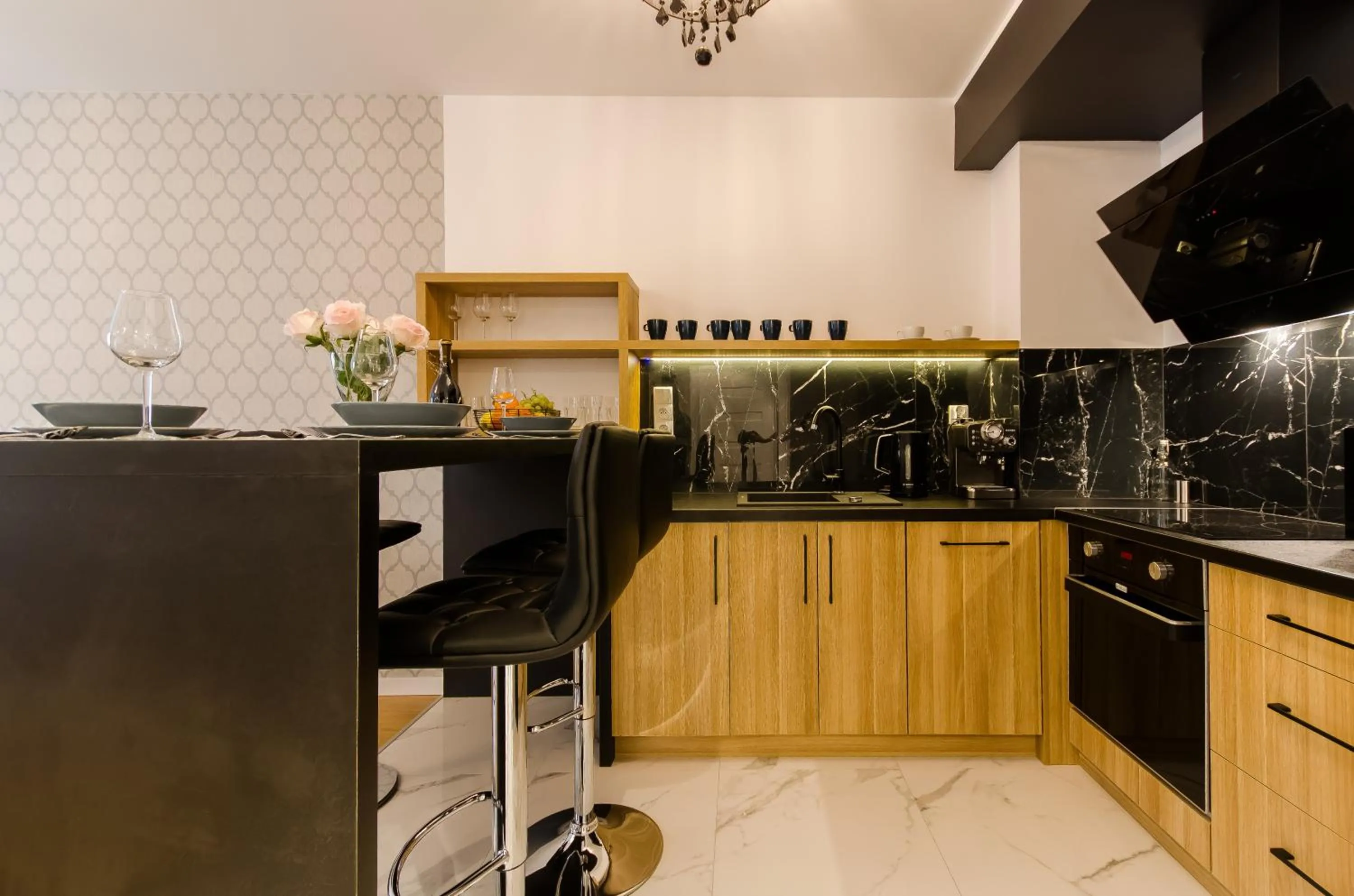 Kitchen or kitchenette in Old Town Premium Queen`s Apartments