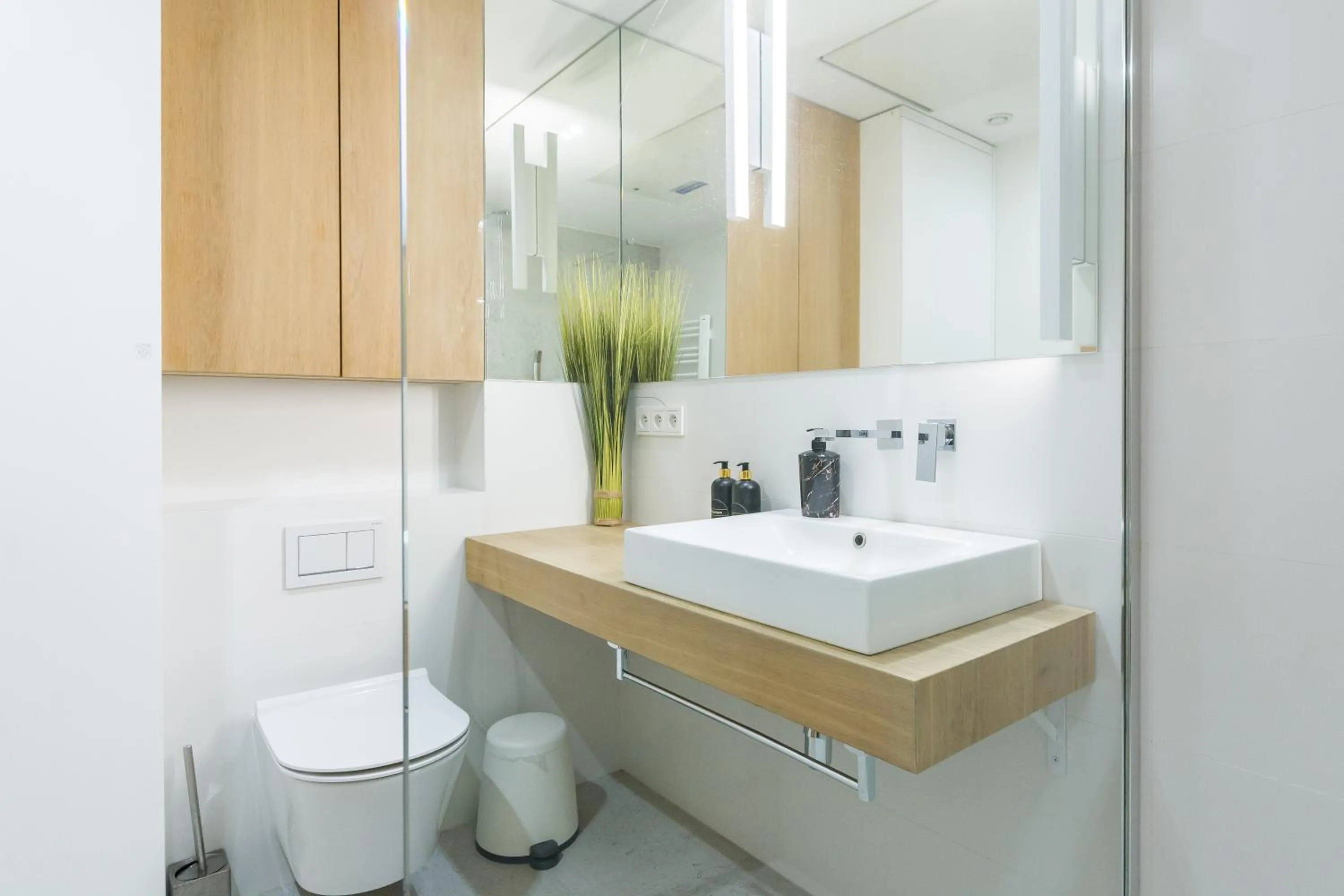 Toilet in Old Town Premium Queen`s Apartments