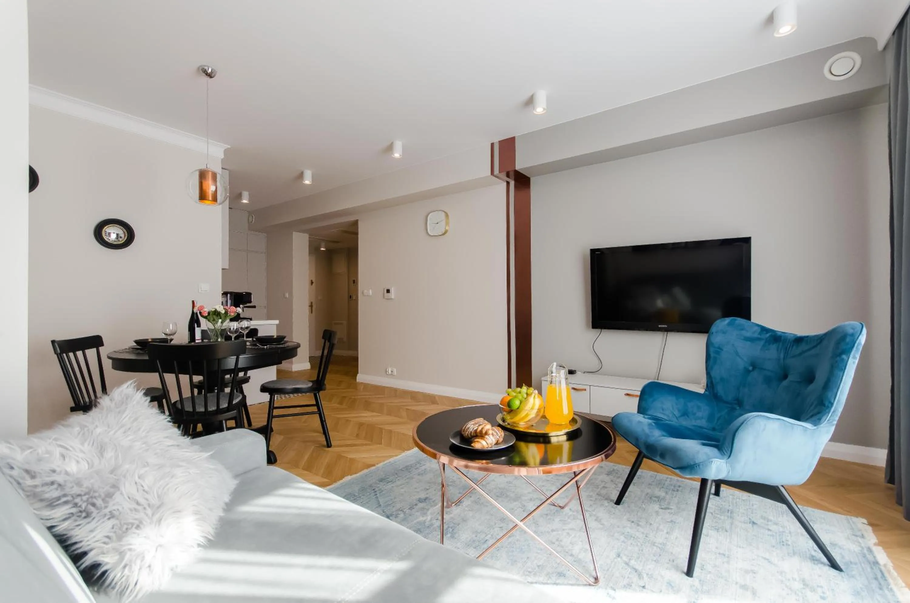 TV and multimedia in Old Town Premium Queen`s Apartments