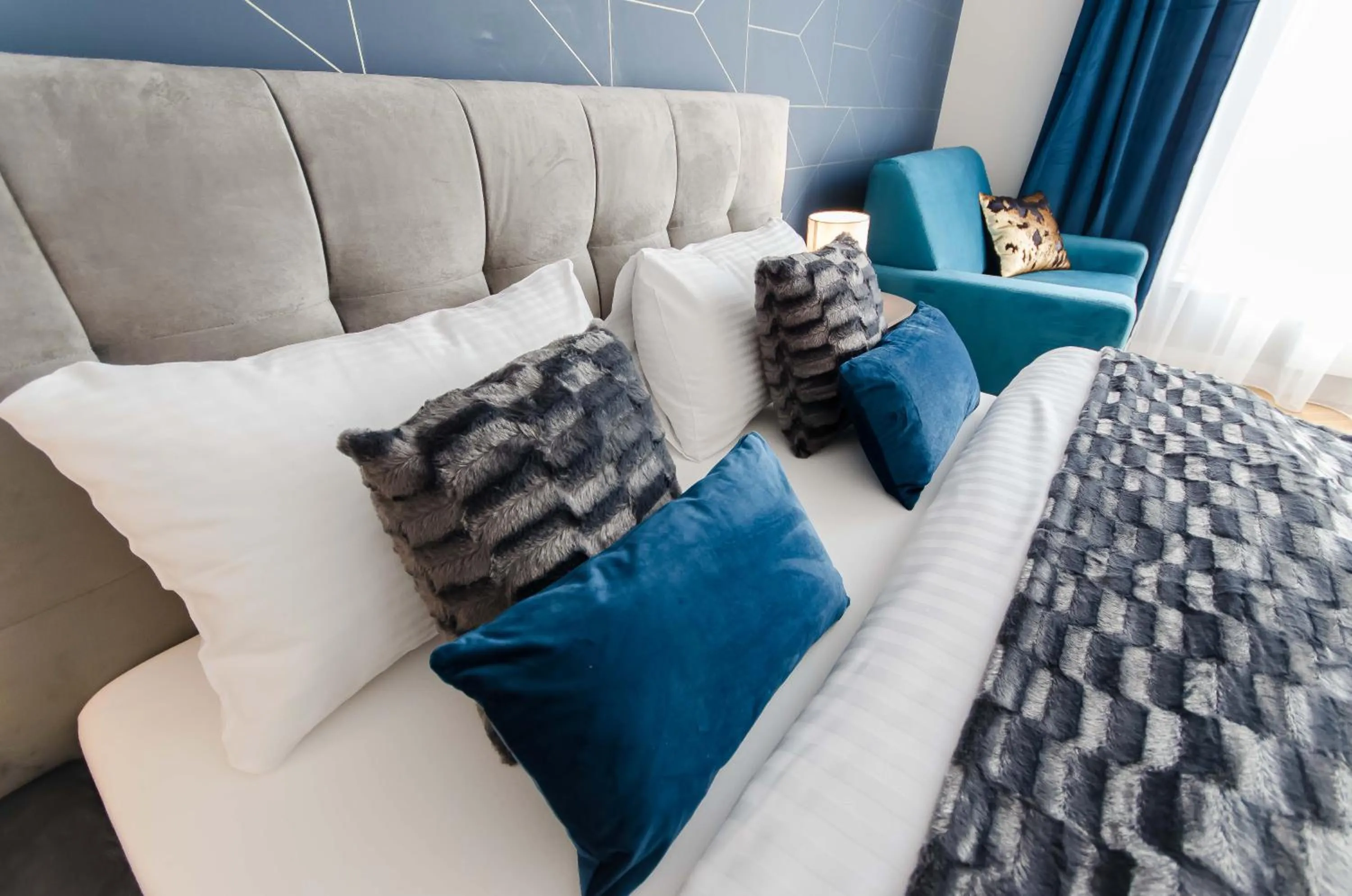 Bed in Old Town Premium Queen`s Apartments