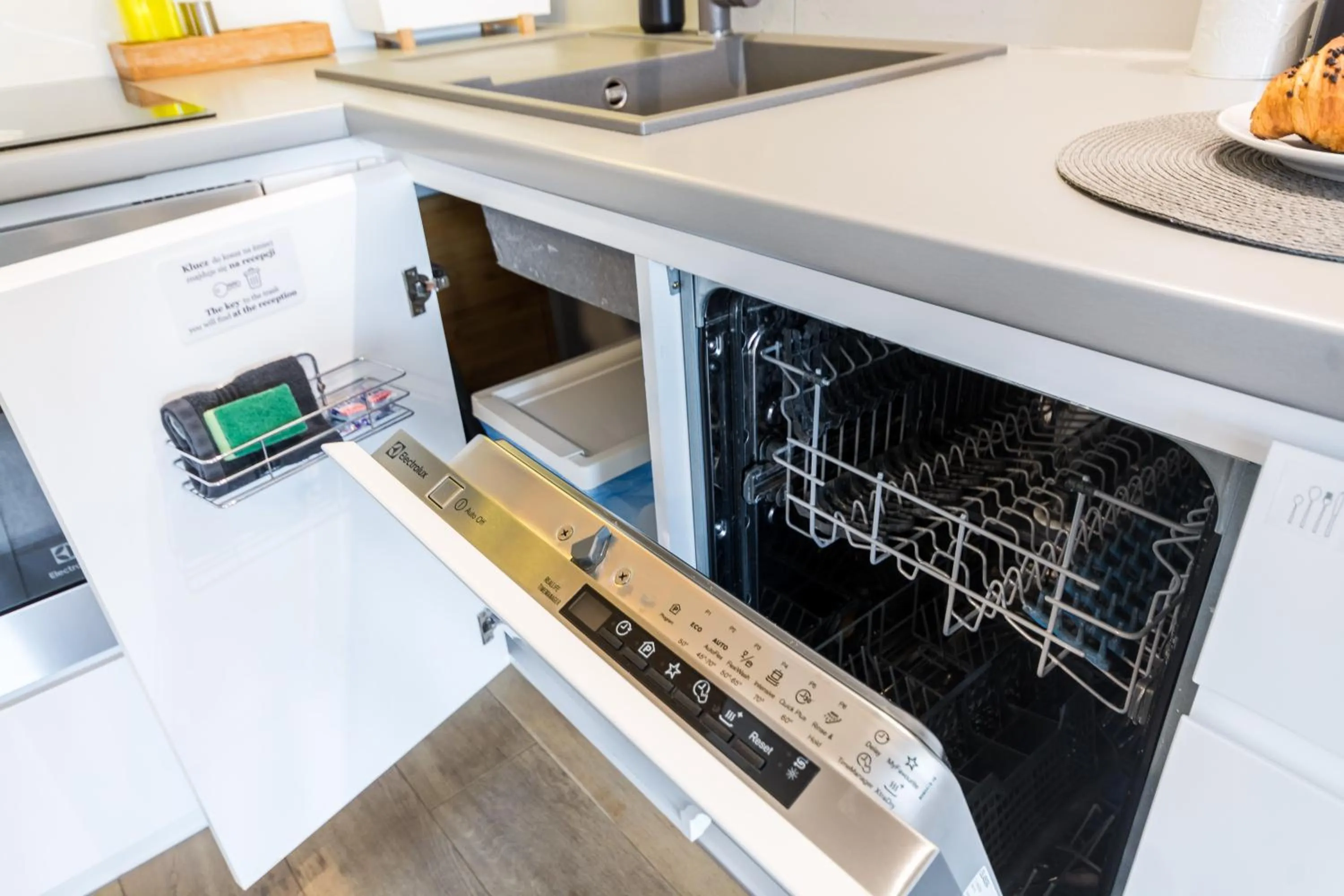 Kitchen or kitchenette in Old Town Premium Queen`s Apartments