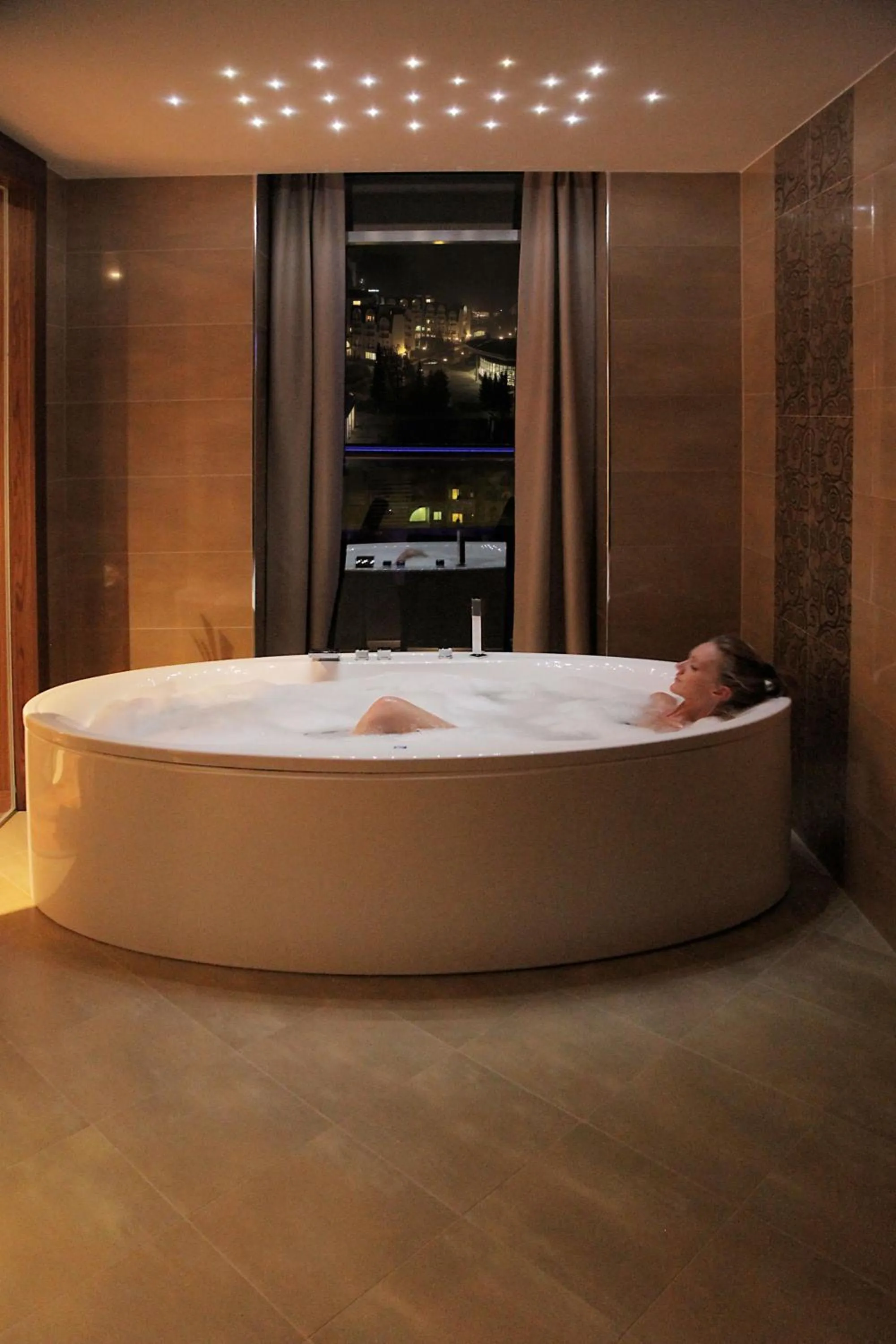 Hot Tub in Grand Hotel Donat Superior & Wellness Center