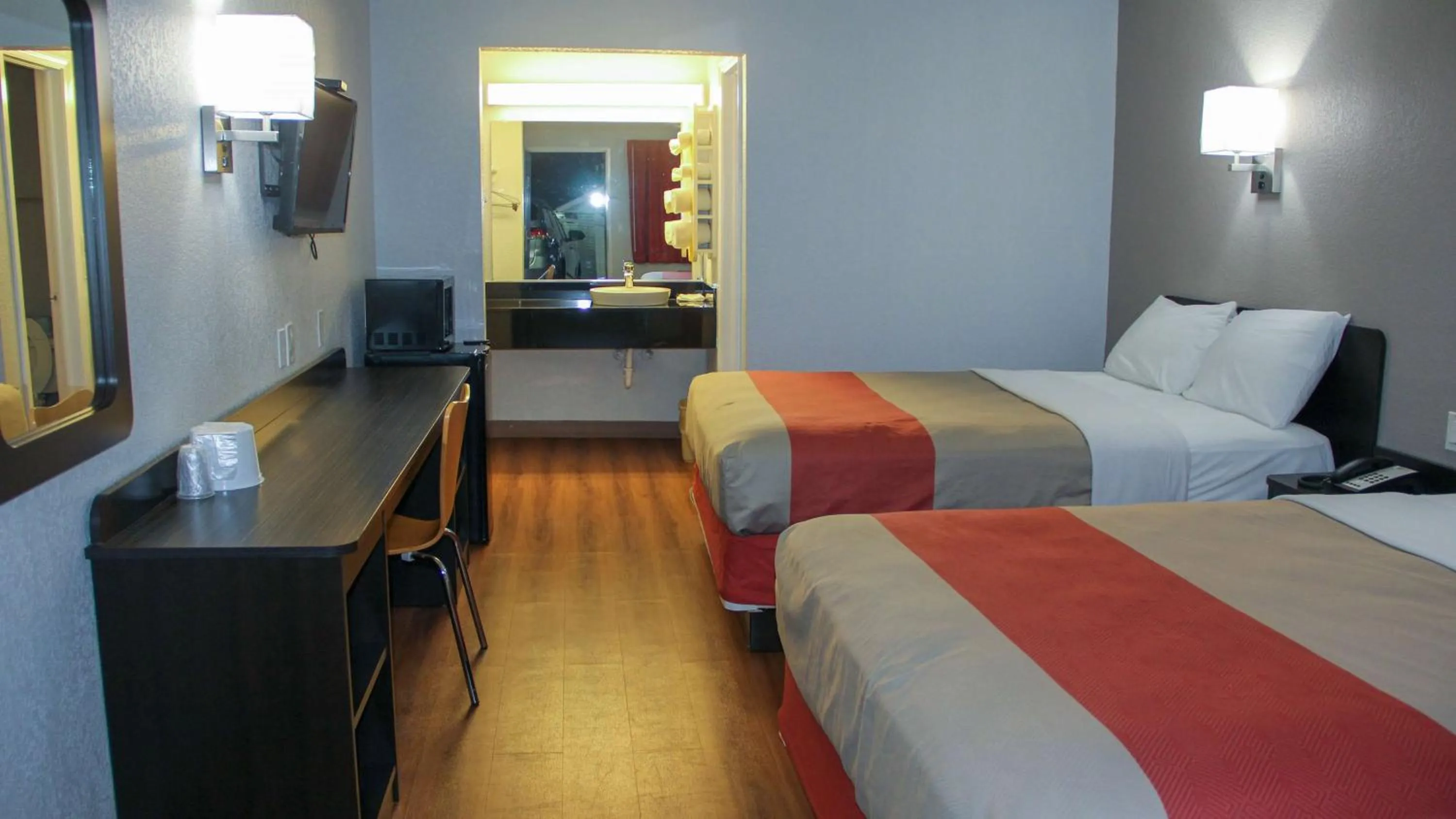 Photo of the whole room in Motel 6-Fayetteville, AR