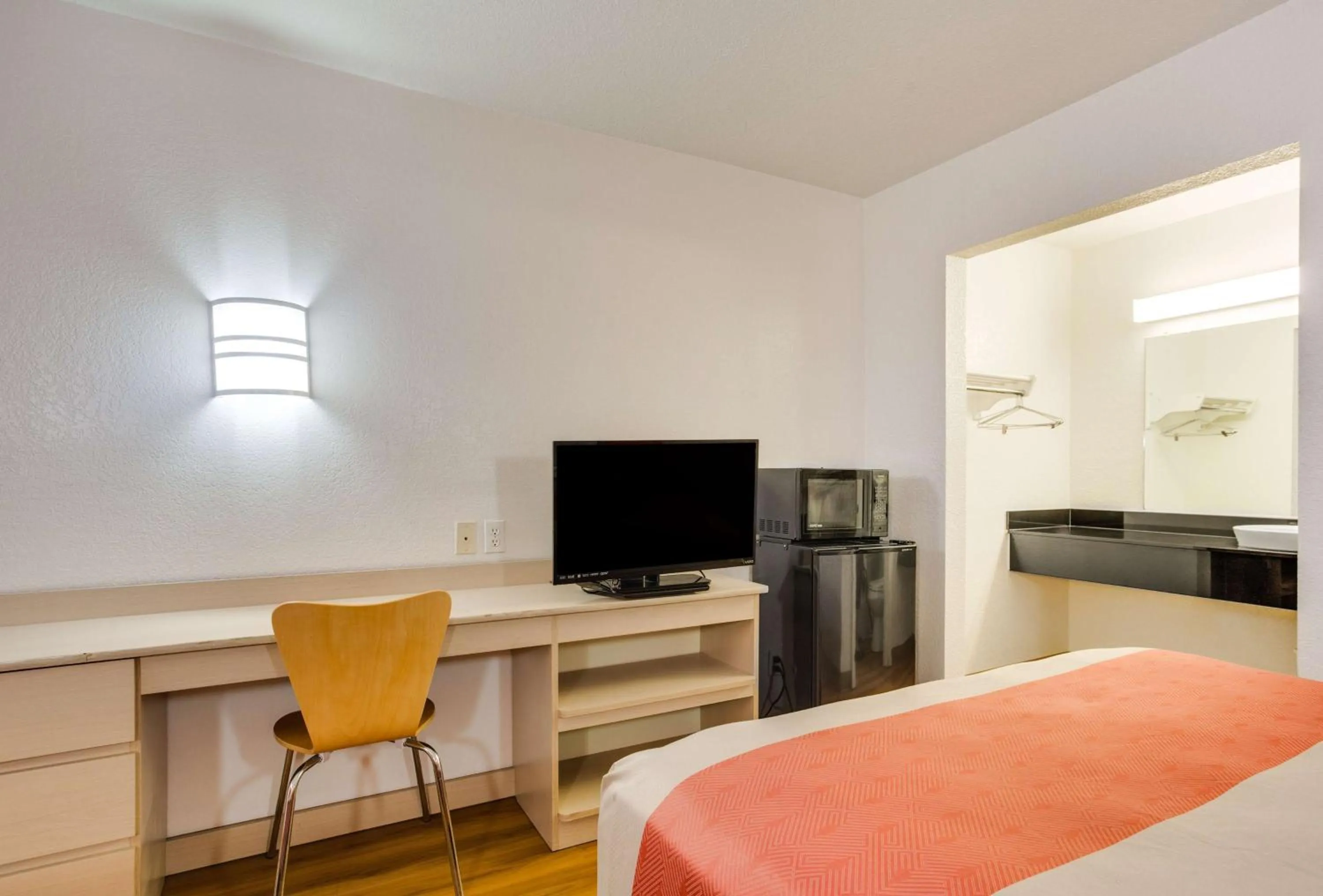 TV and multimedia in Motel 6-Fayetteville, AR