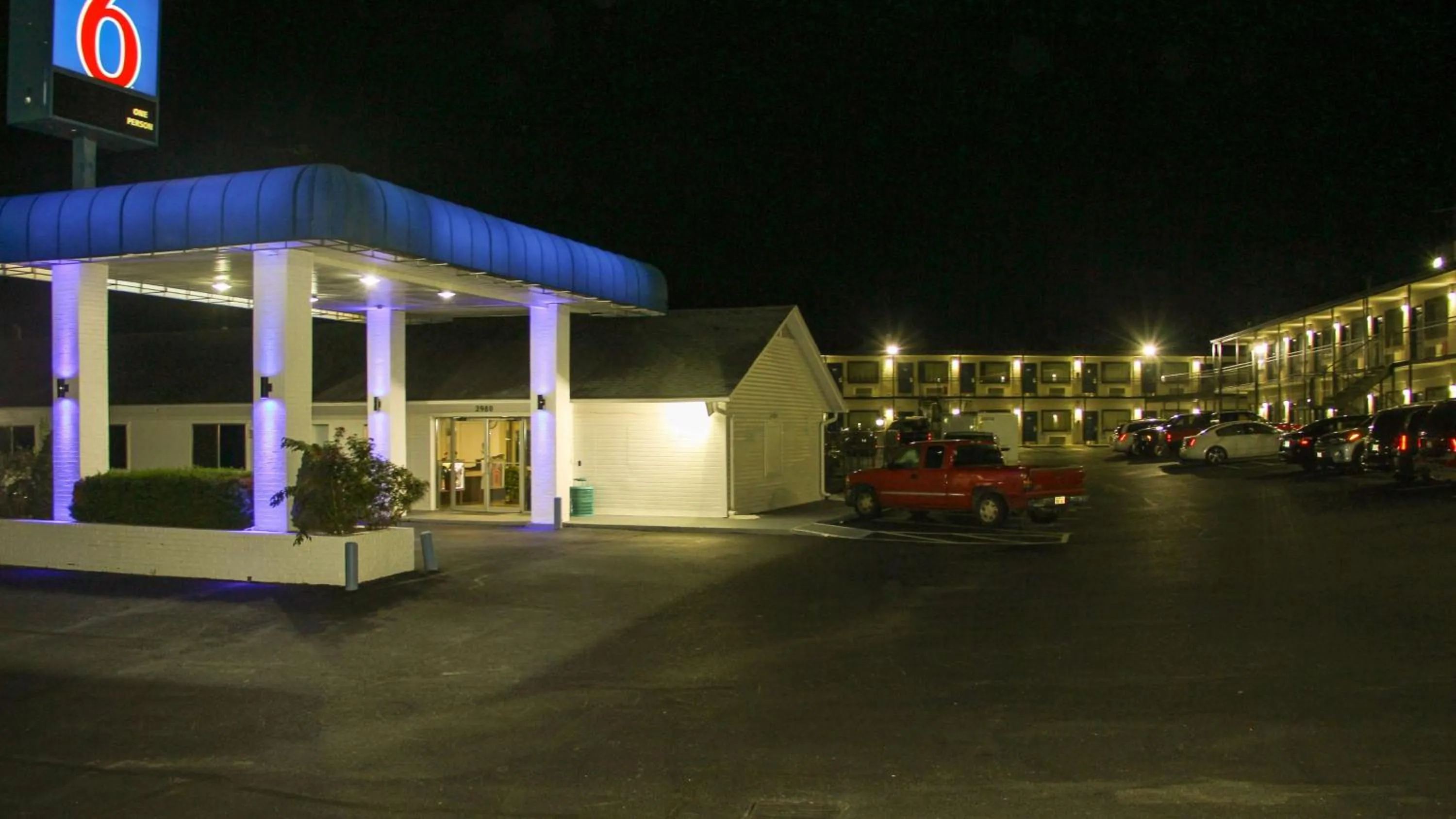 Property building in Motel 6-Fayetteville, AR