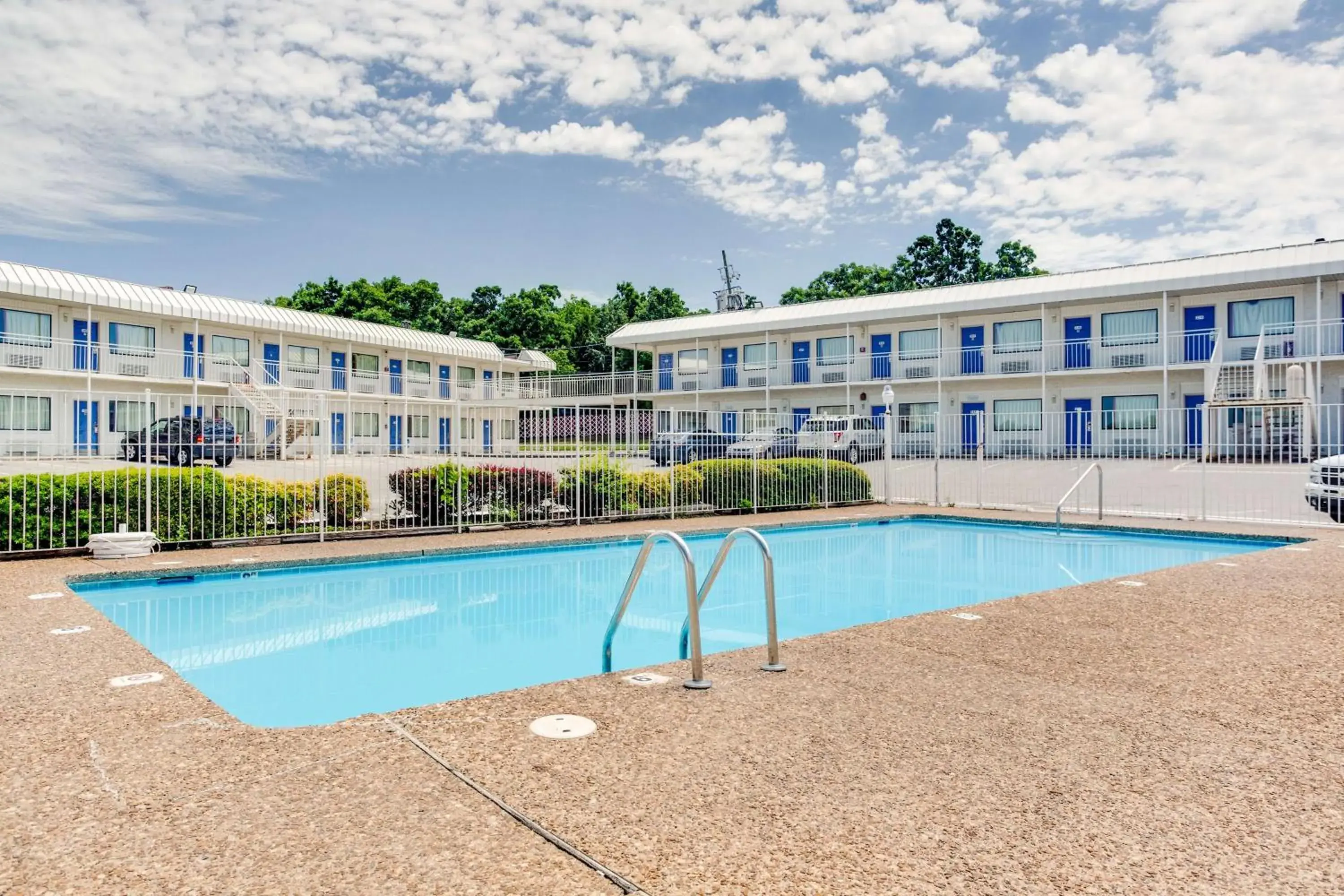Day, Property Building in Motel 6-Fayetteville, AR