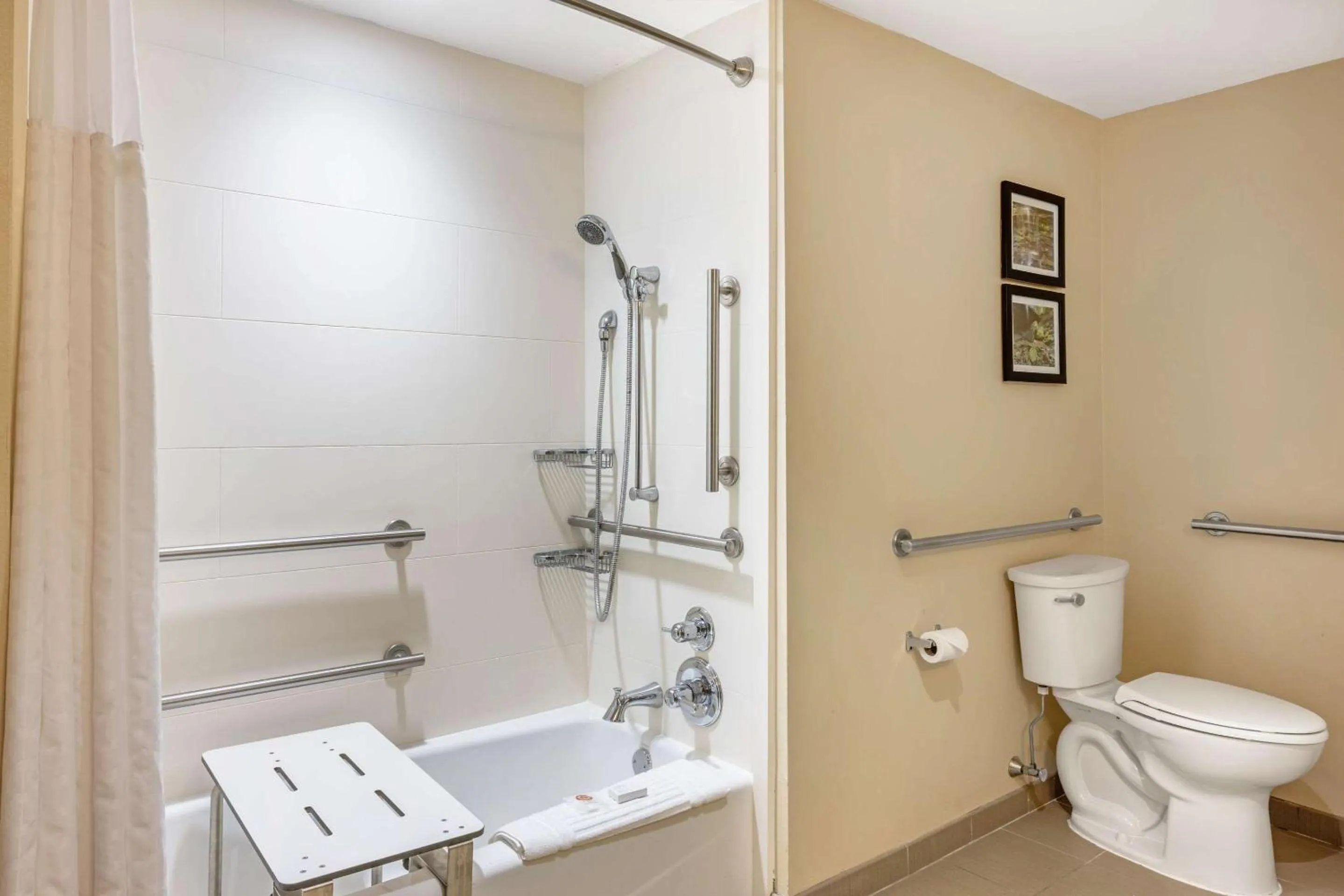 Bedroom in Comfort Inn & Suites At CrossPlex Village