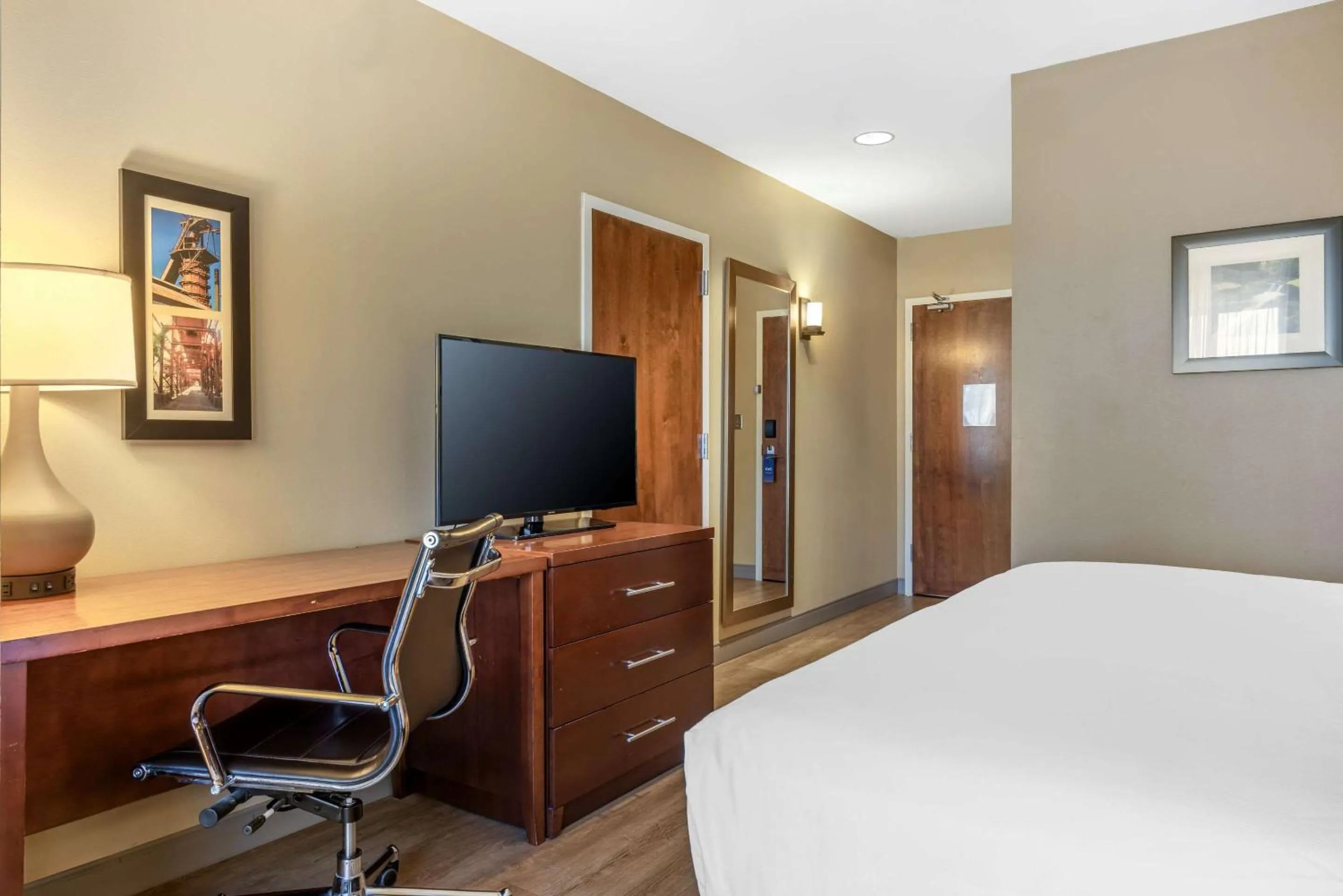 Bedroom, Bed in Comfort Inn & Suites At CrossPlex Village