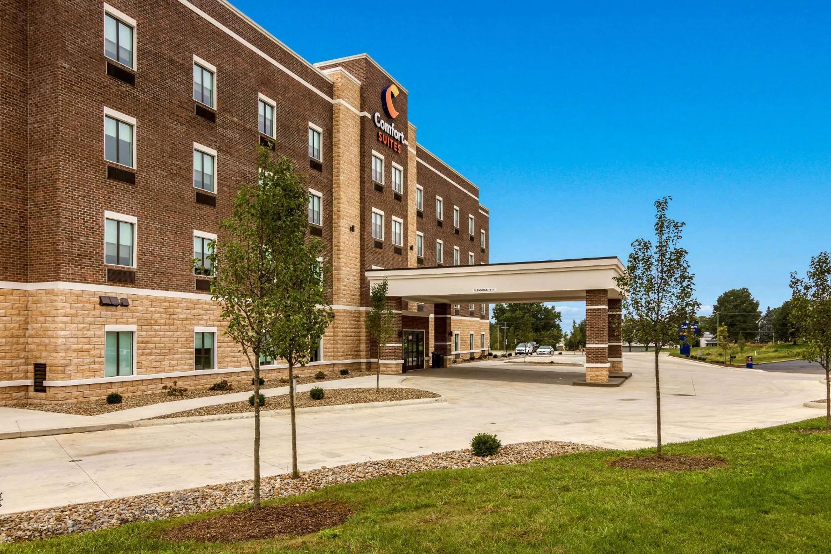 Property building in Comfort Suites Wooster near University Campus