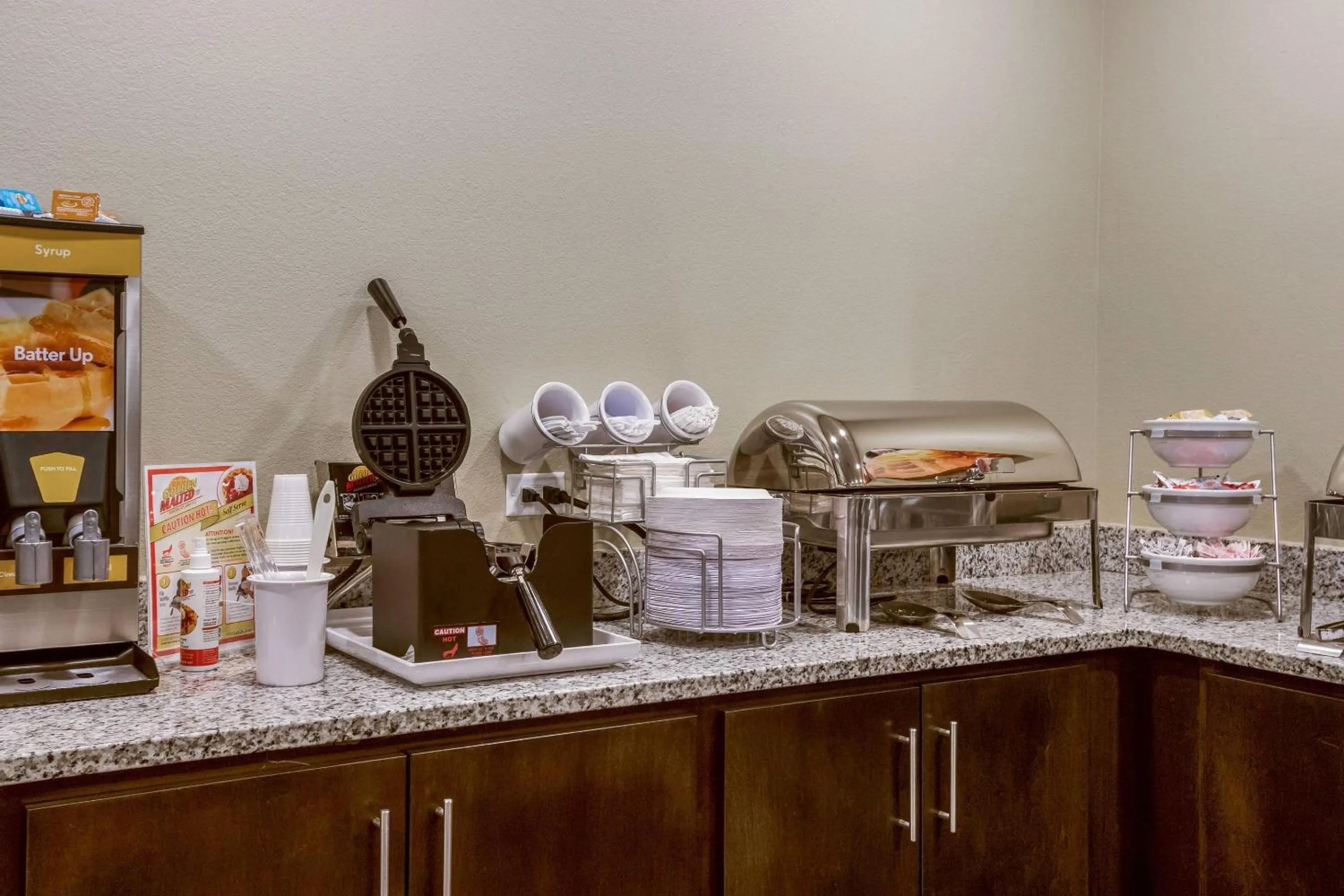 Breakfast in Comfort Suites Wooster near University Campus