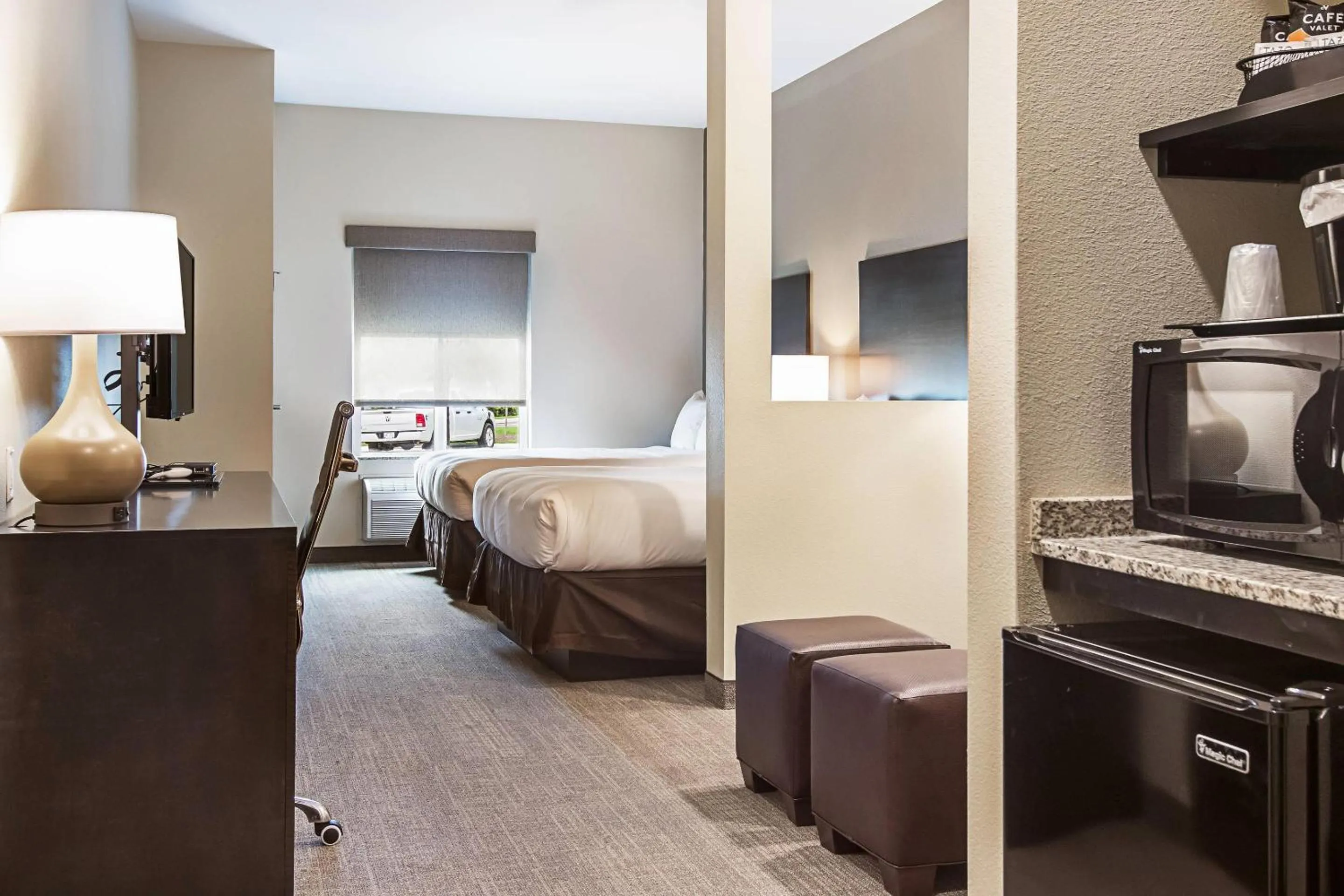 Bedroom, Bed in Comfort Suites Wooster near University Campus