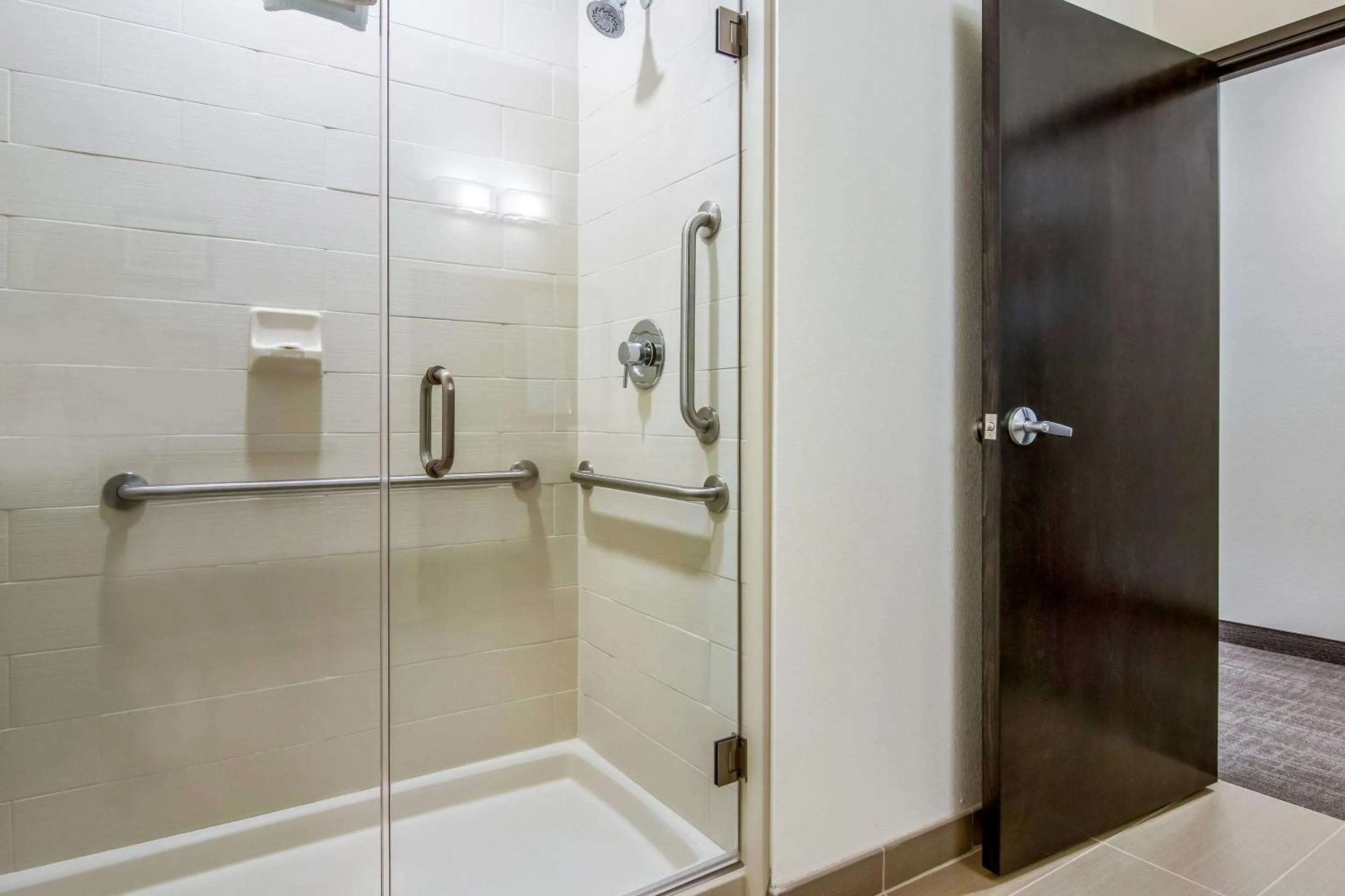 Bedroom in Comfort Suites Wooster near University Campus