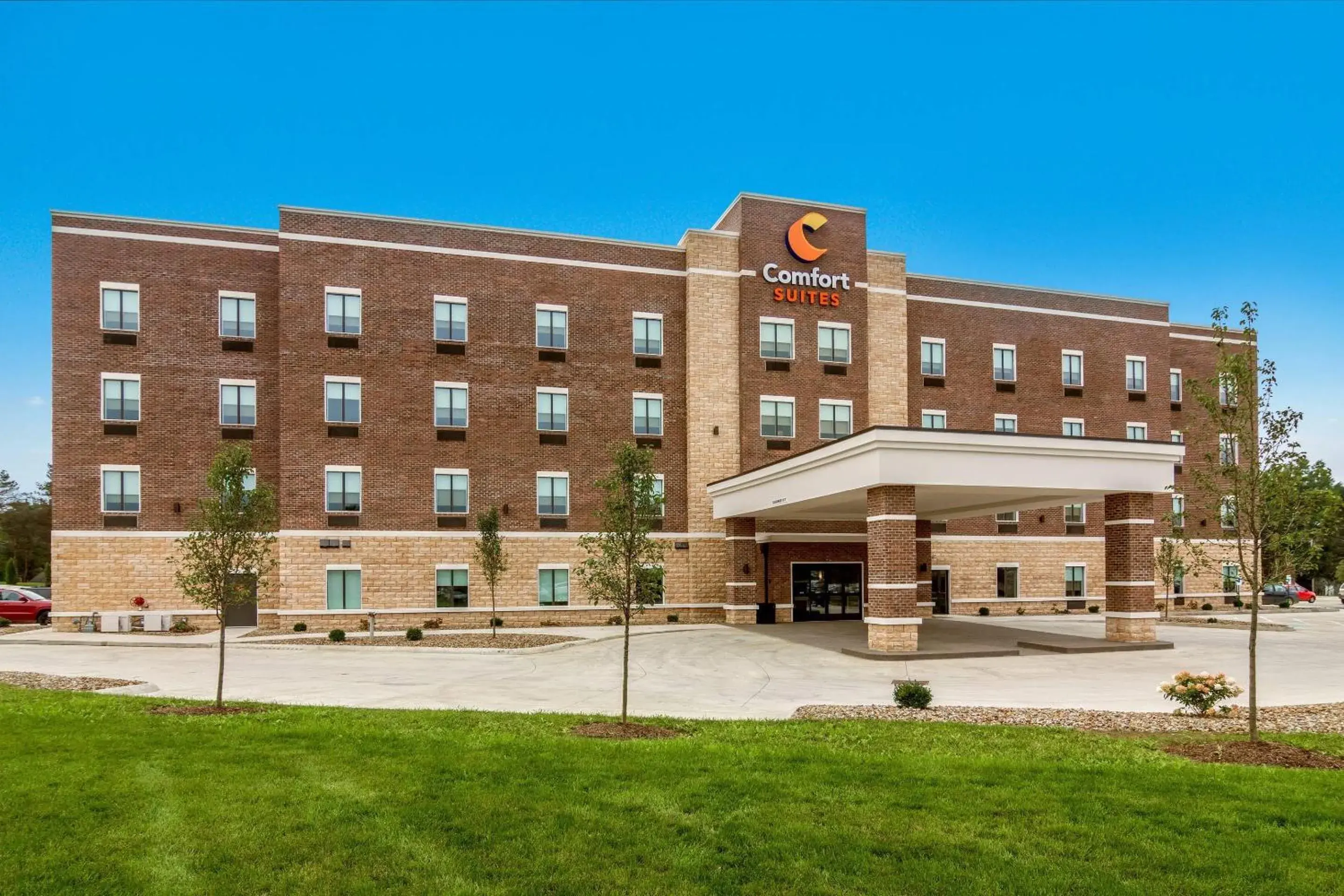 Property building in Comfort Suites Wooster near University Campus Property building in Comfort Suites Wooster near University Campus