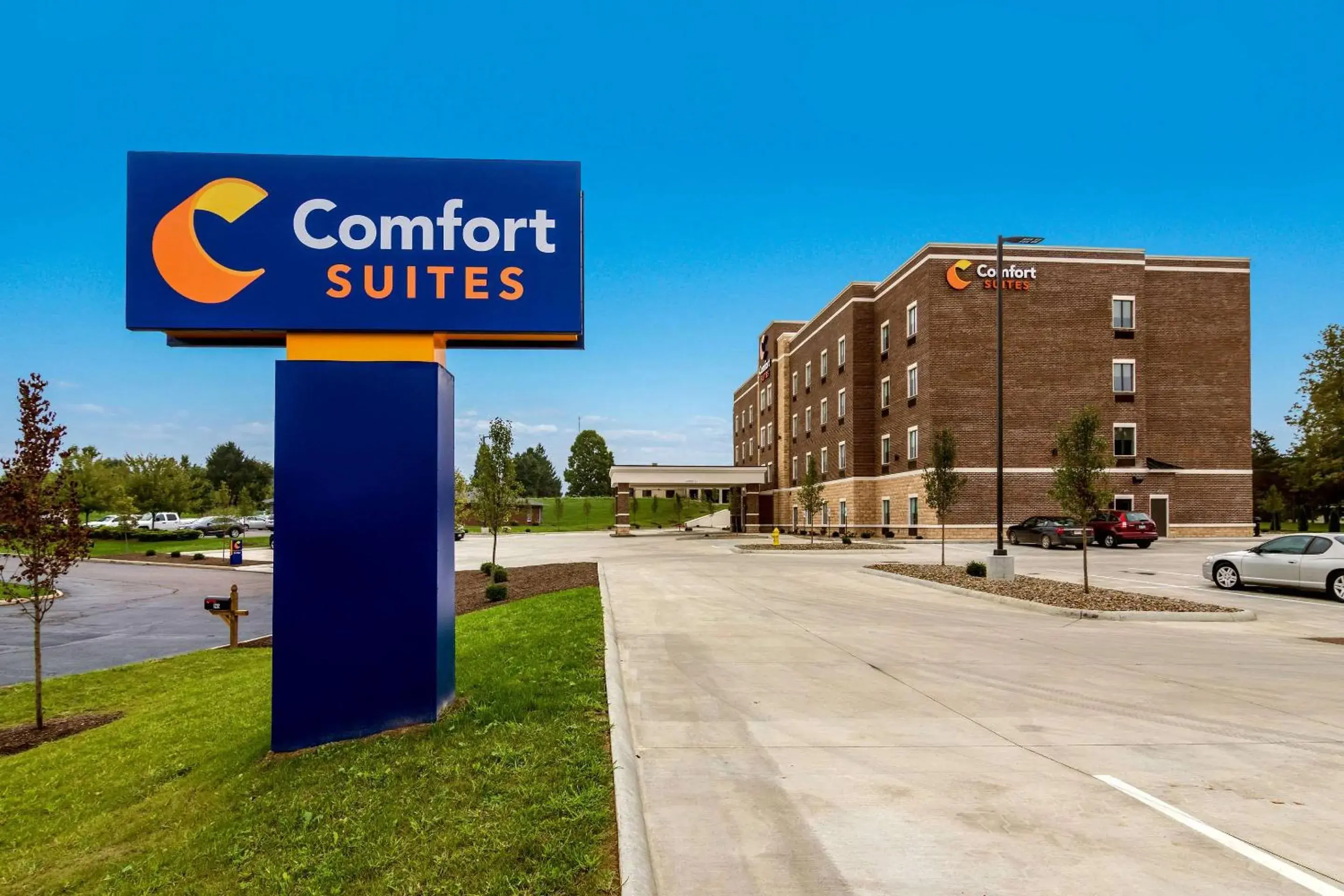 Property building in Comfort Suites Wooster near University Campus Property building in Comfort Suites Wooster near University Campus