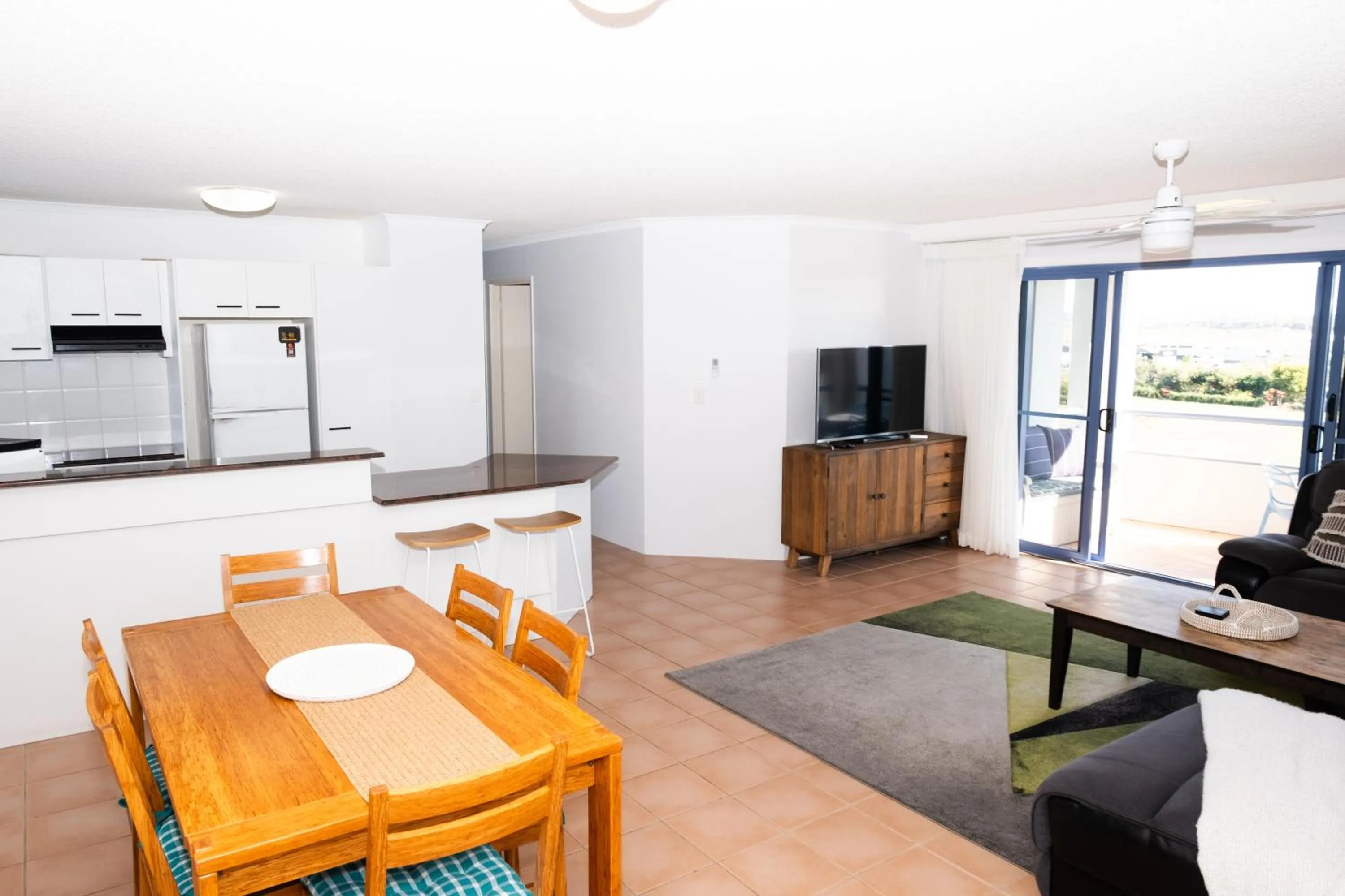 Communal lounge/ TV room in Salerno On The Beach