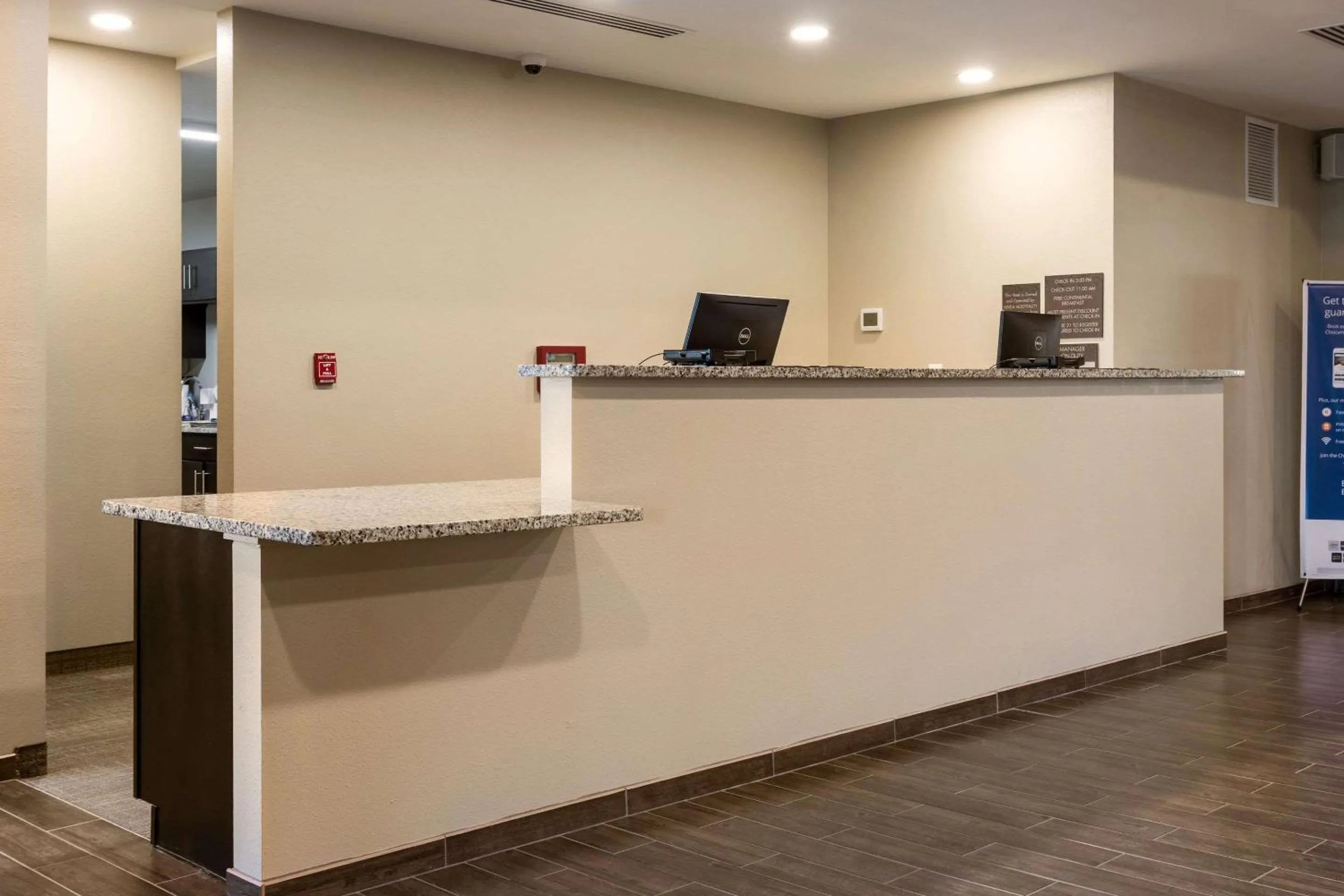 Lobby or reception in Comfort Suites Brunswick - Cleveland Southwest