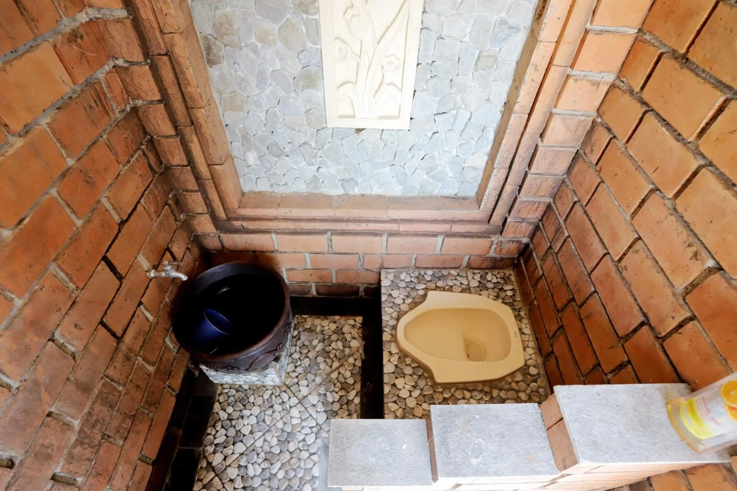 Bathroom in NewAlasKuliner & HomestayWatulumbung