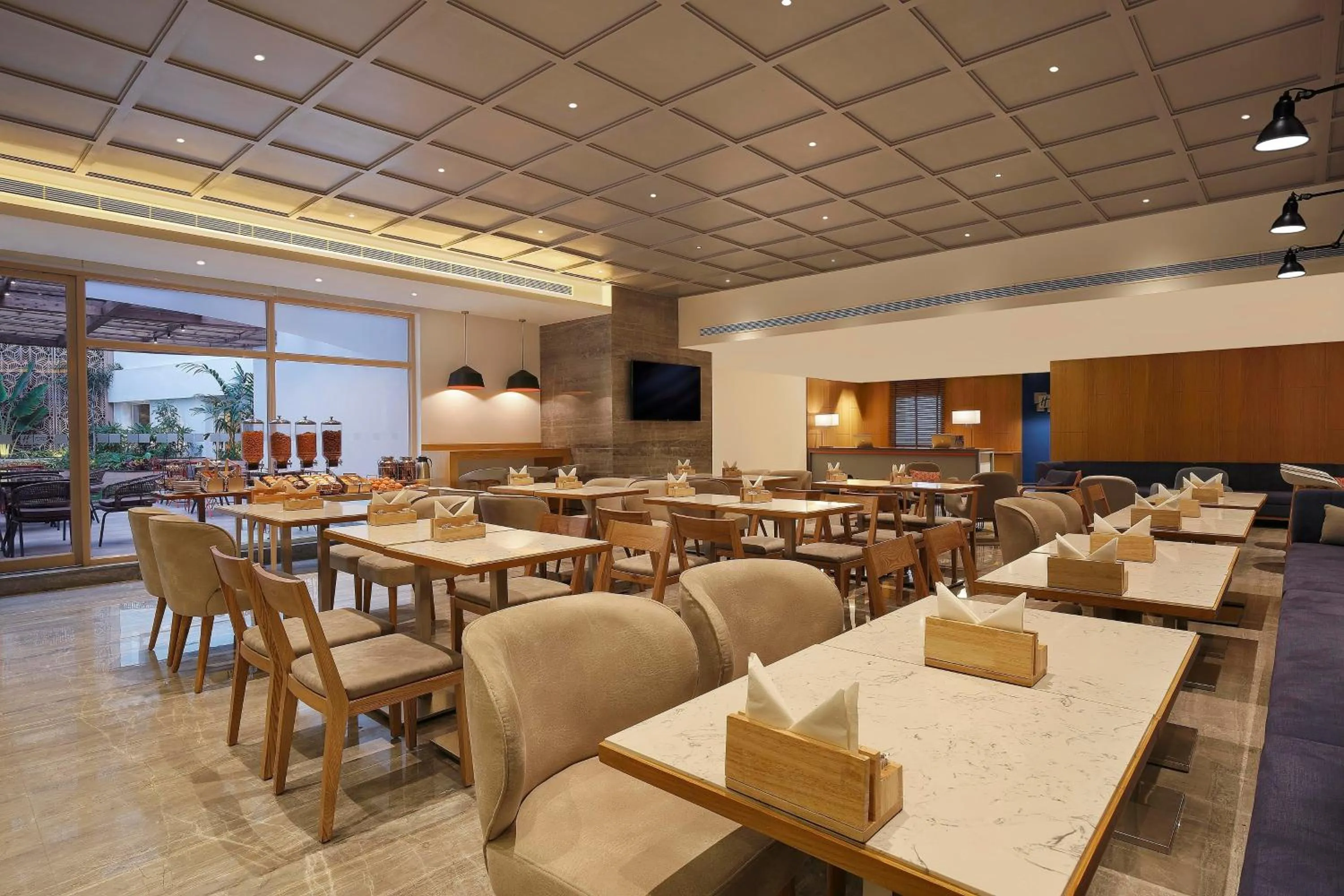 Restaurant/places to eat in Holiday Inn Express Bengaluru Yeshwantpur by IHG