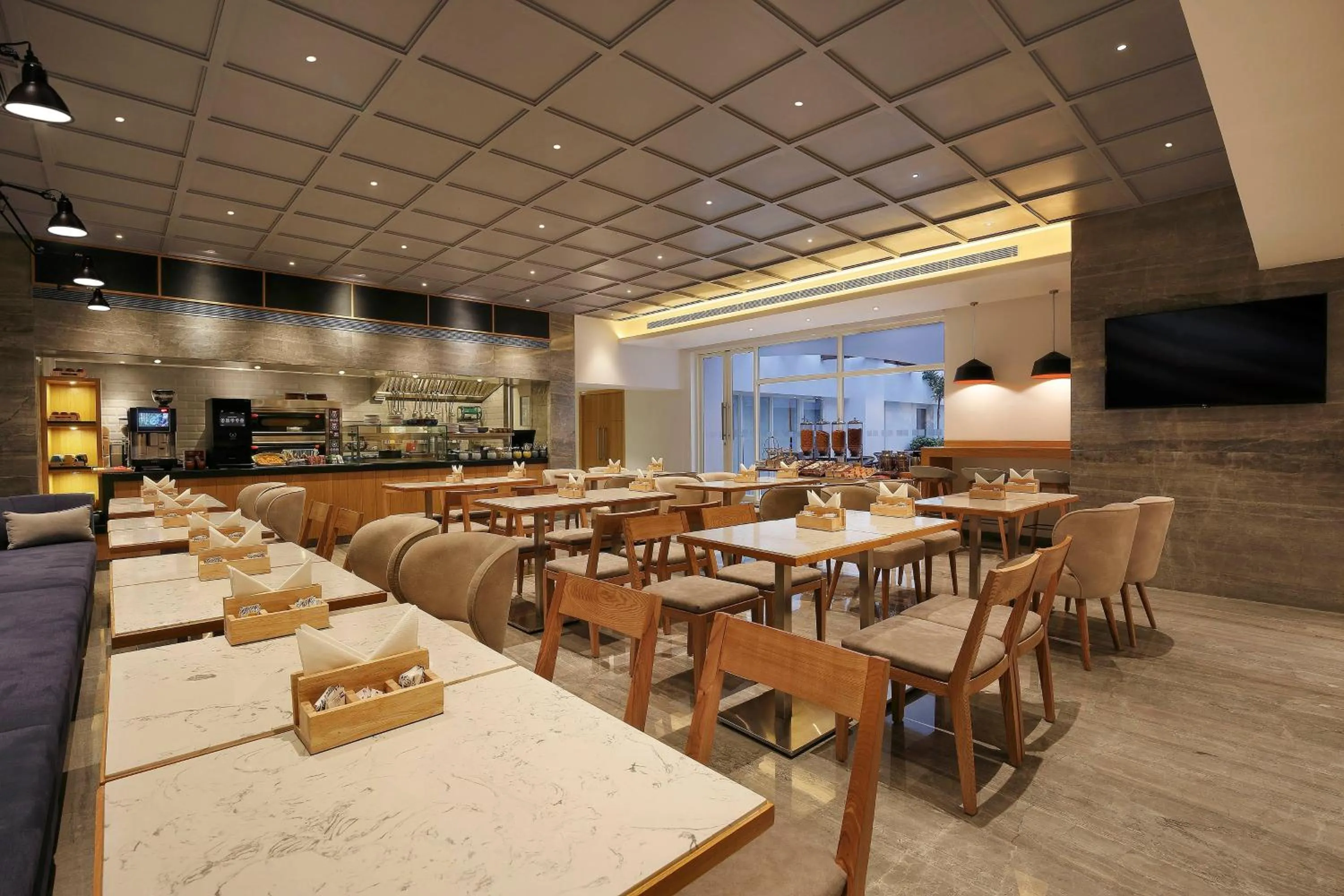 Restaurant/places to eat in Holiday Inn Express Bengaluru Yeshwantpur by IHG