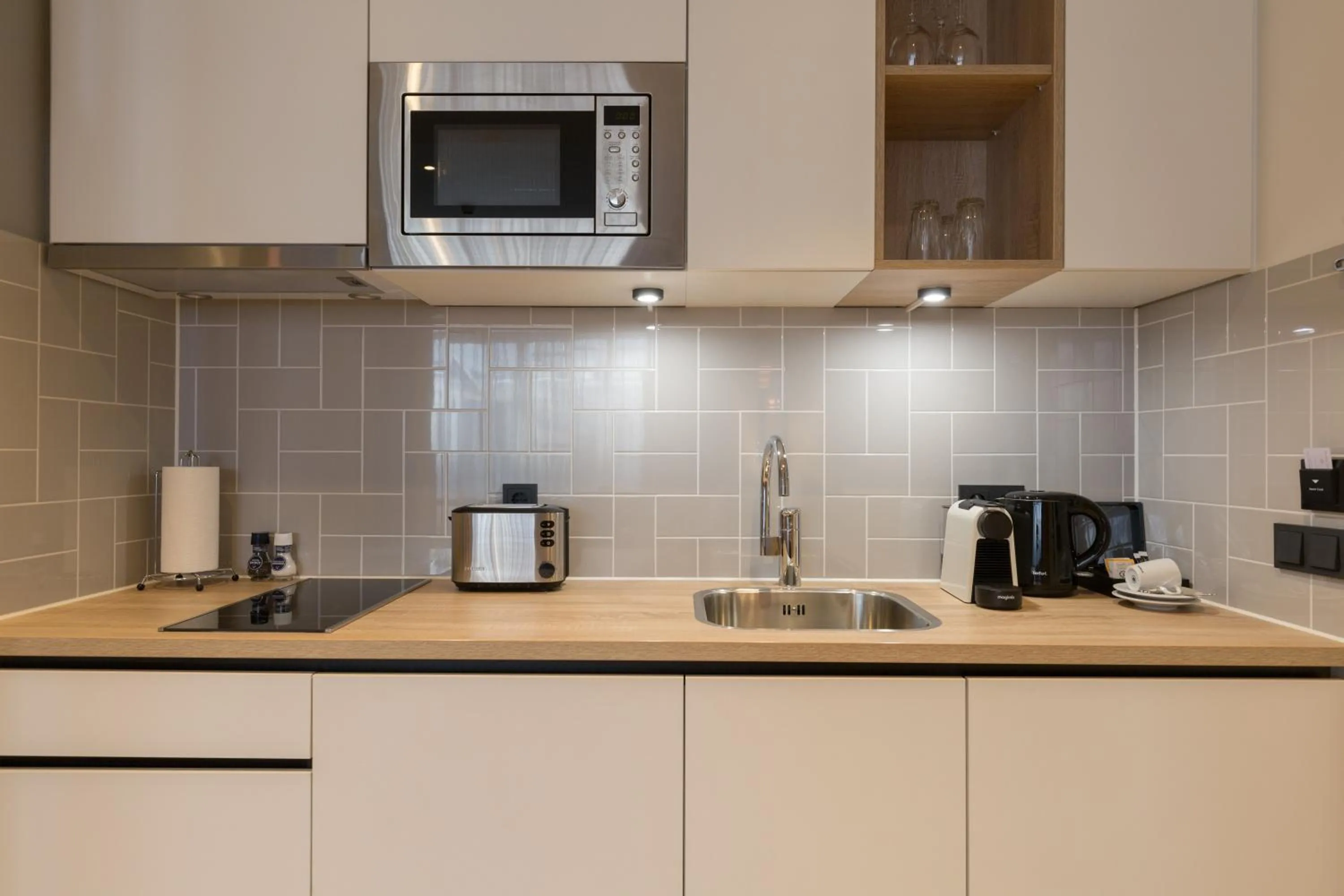 Coffee/tea facilities in Staybridge Suites The Hague - Parliament by IHG