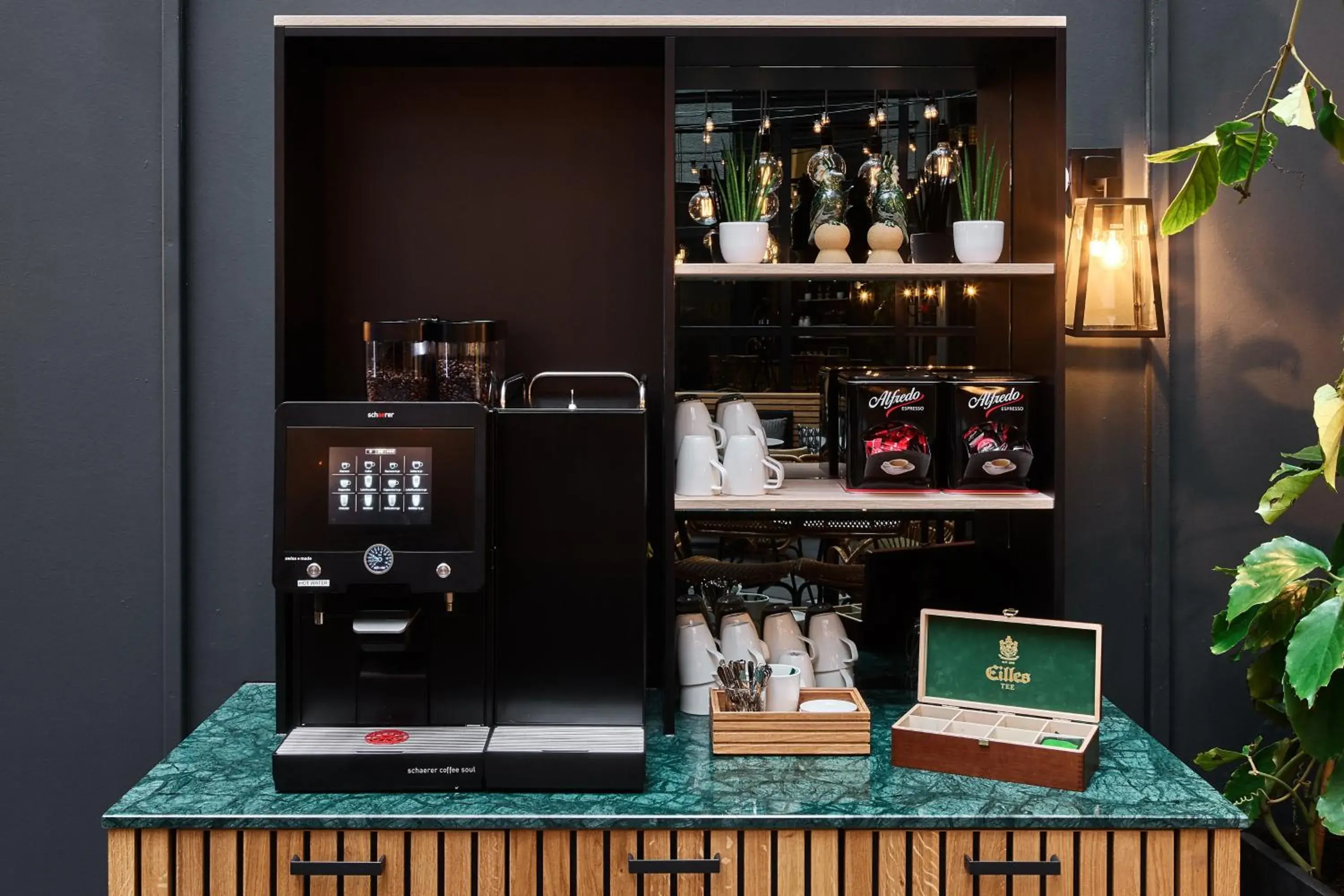 Lounge or bar in Staybridge Suites The Hague - Parliament by IHG Lounge or bar in Staybridge Suites The Hague - Parliament by IHG