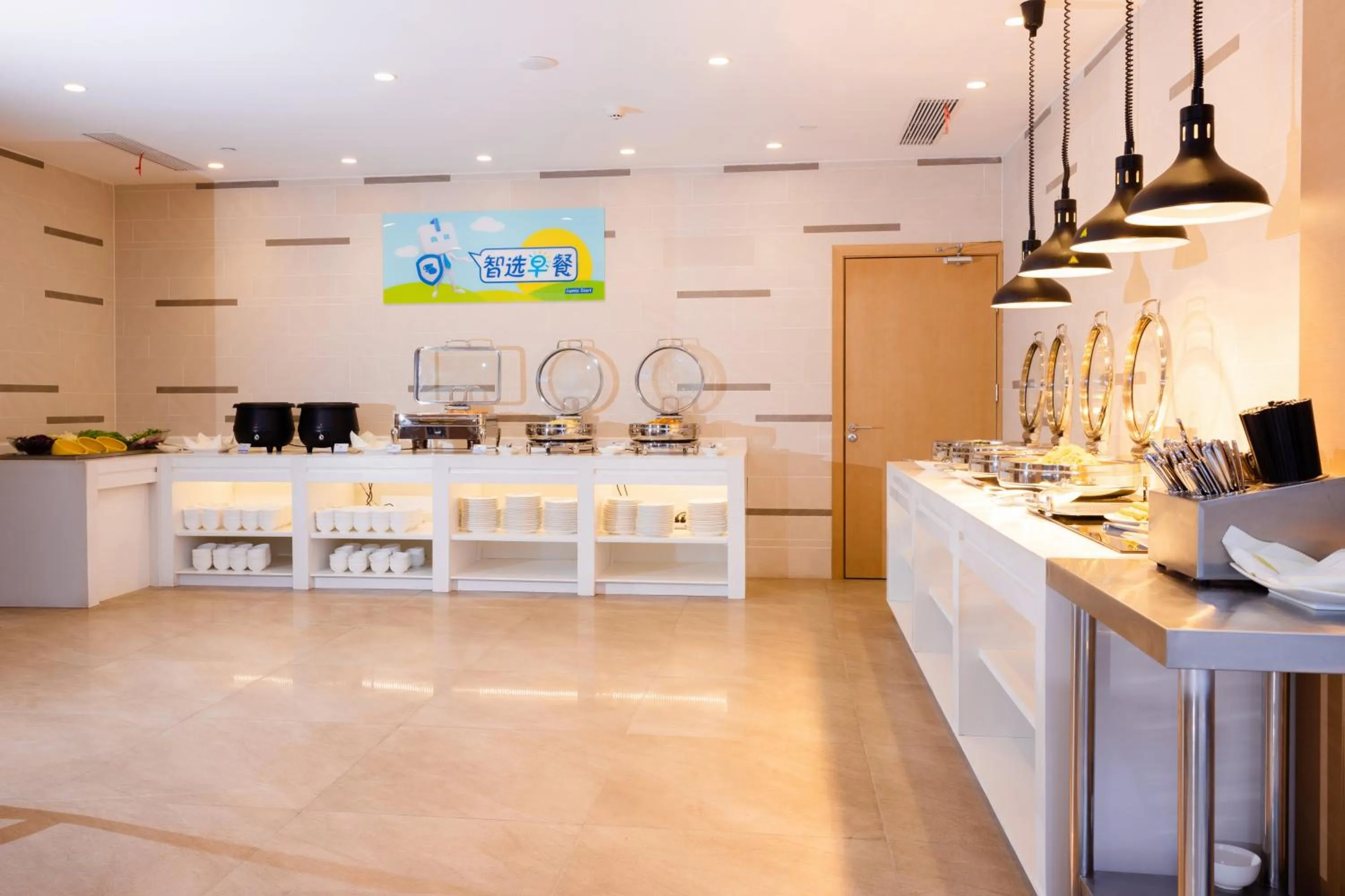 Restaurant/places to eat, Kitchen/Kitchenette in Holiday Inn Express Tianshui City Center