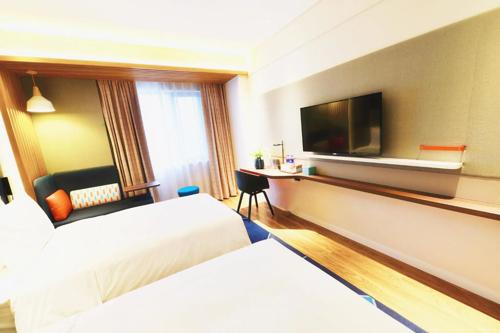 Photo of the whole room, TV/Entertainment Center in Holiday Inn Express Tianshui City Center
