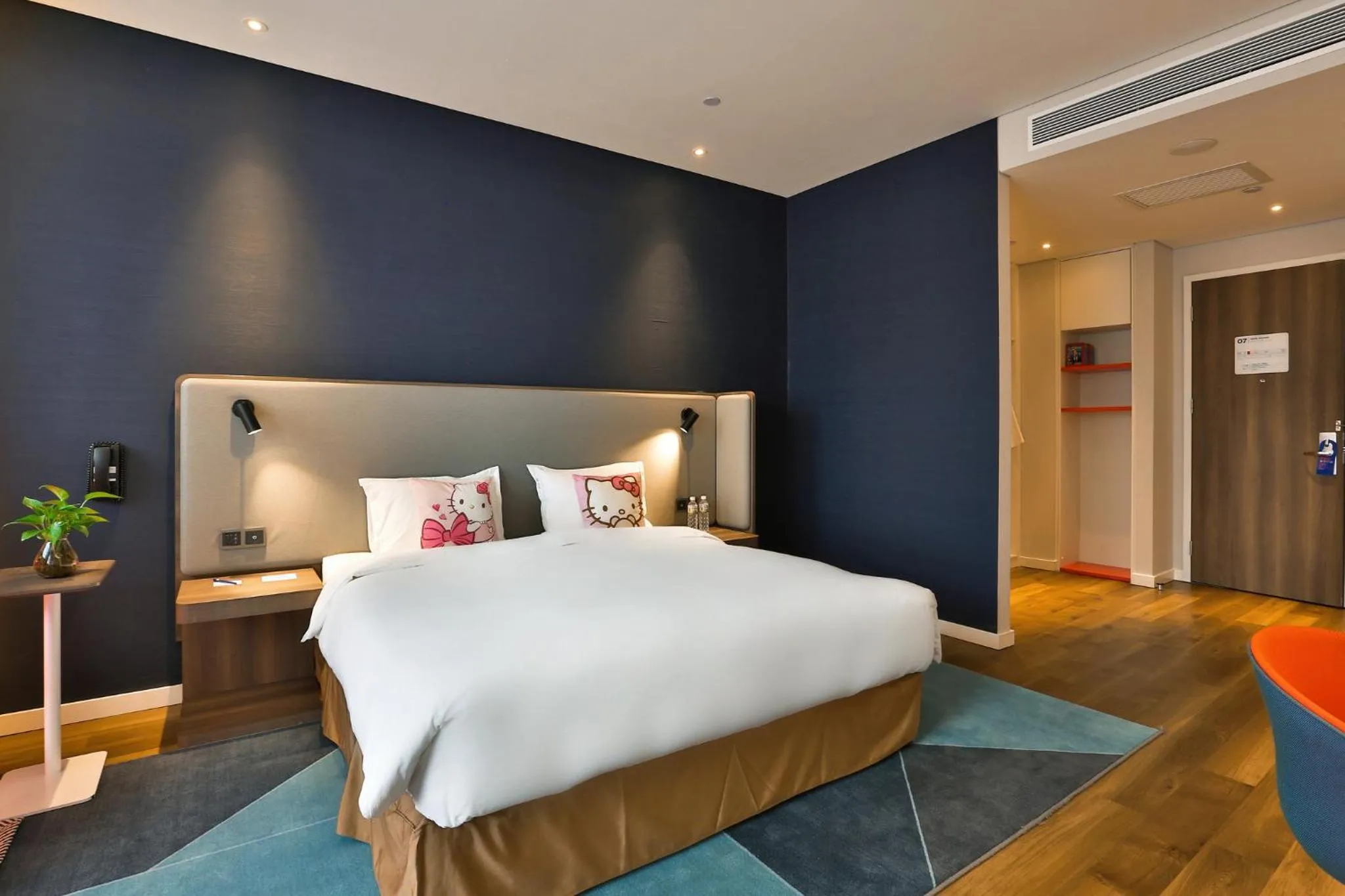 Photo of the whole room, Bed in Holiday Inn Express Harbin Qunli by IHG