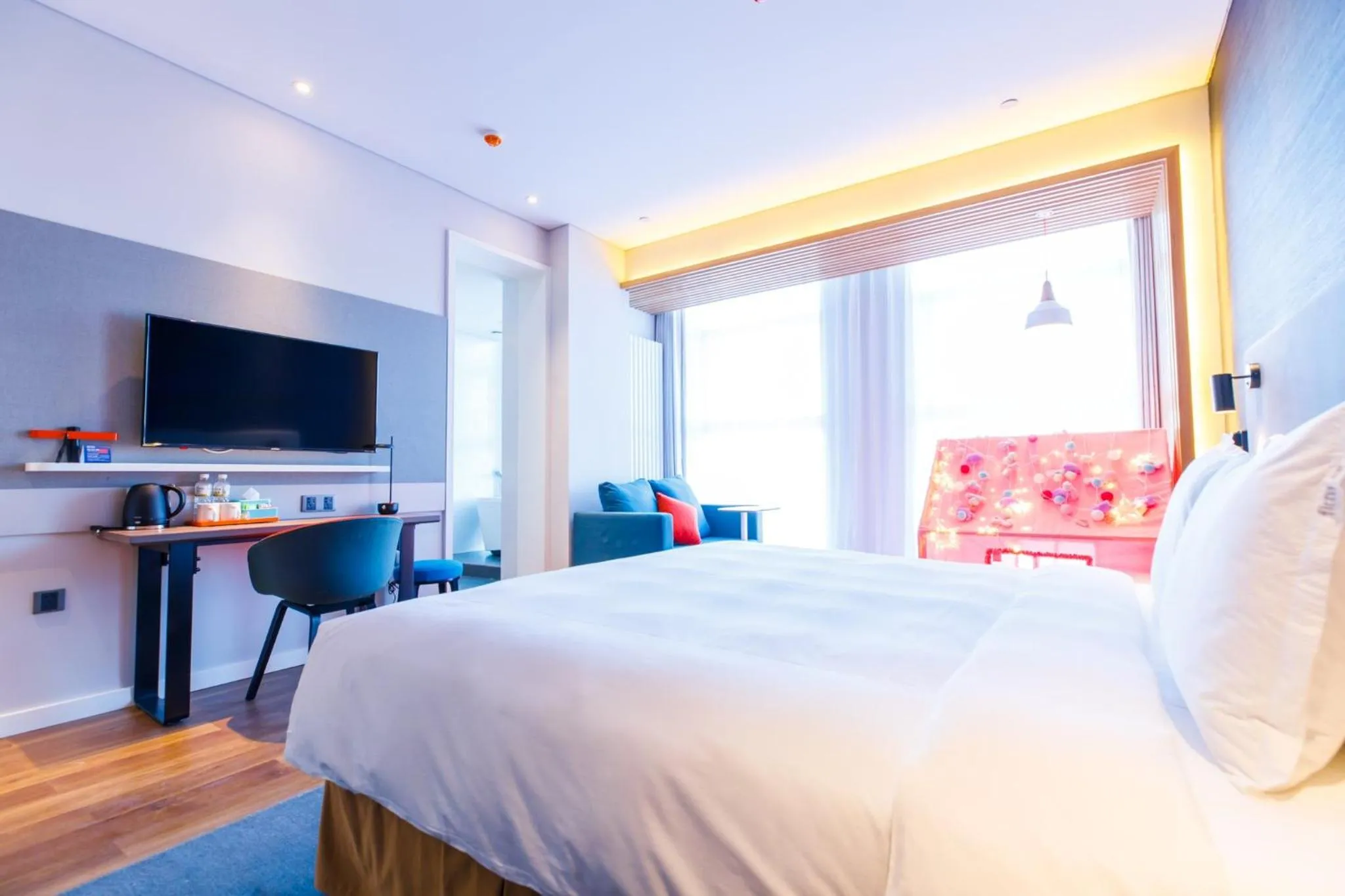 Photo of the whole room, Bed in Holiday Inn Express Harbin Qunli by IHG