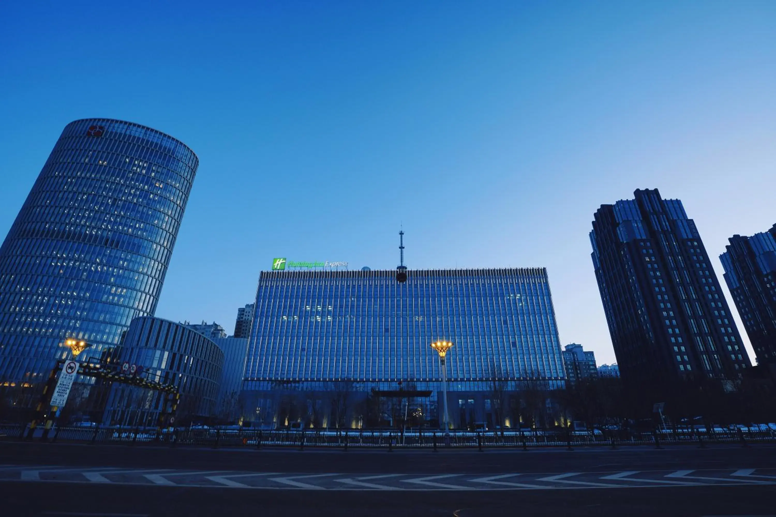 Property building in Holiday Inn Express Harbin Qunli by IHG Property building in Holiday Inn Express Harbin Qunli by IHG