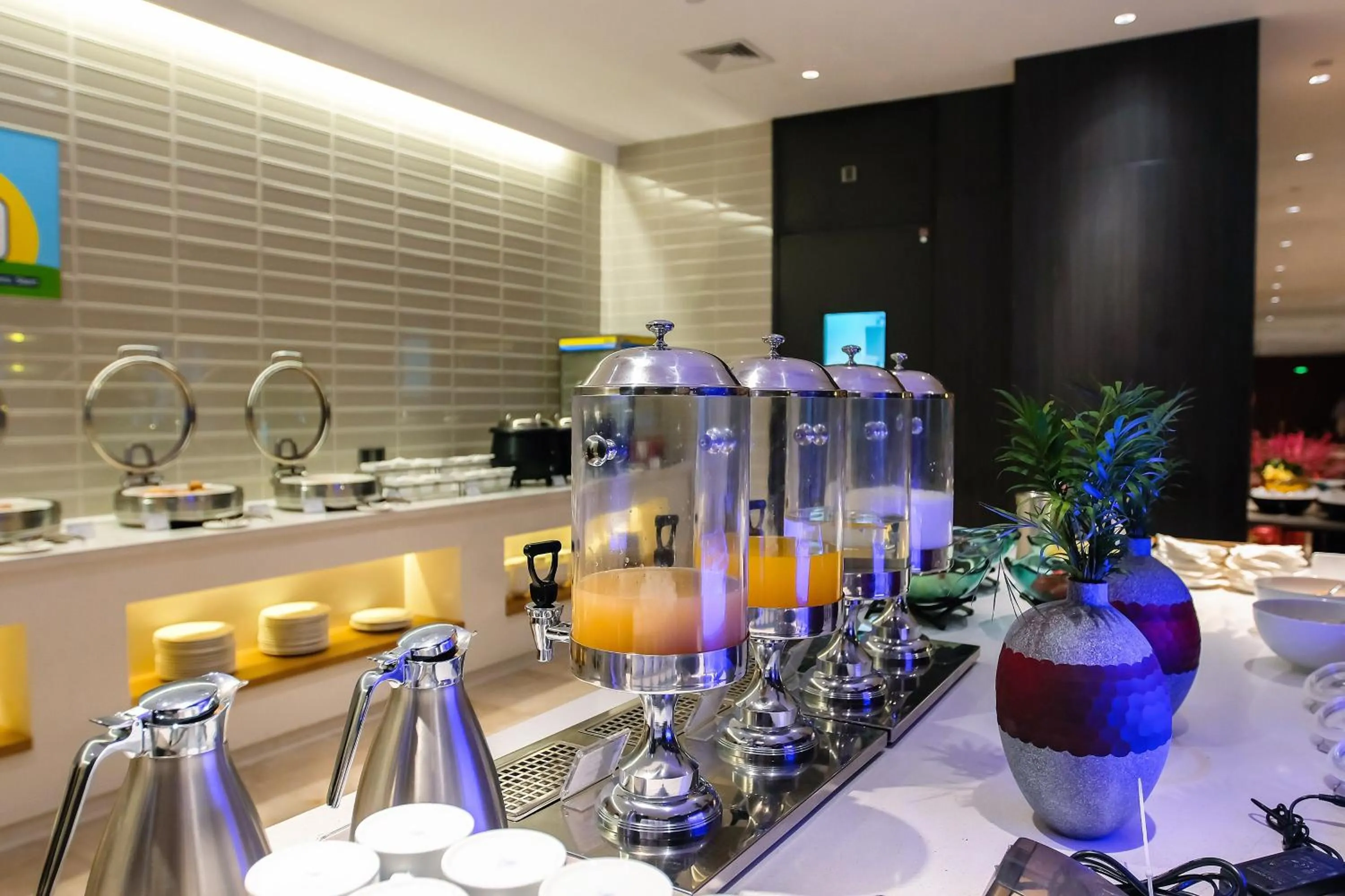 Restaurant/places to eat in Holiday Inn Express Harbin Qunli by IHG