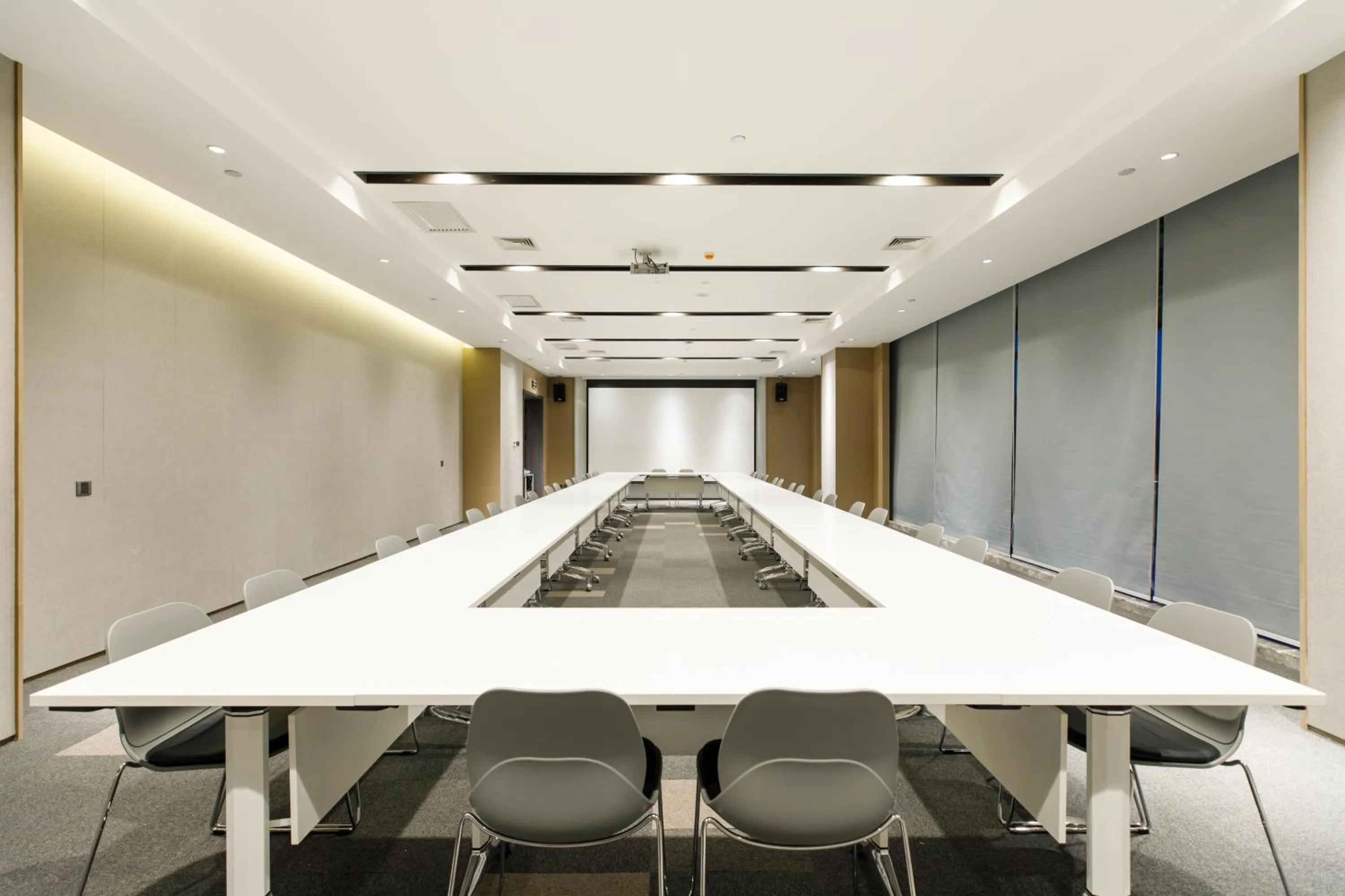 Meeting/conference room in Holiday Inn Express Harbin Qunli by IHG