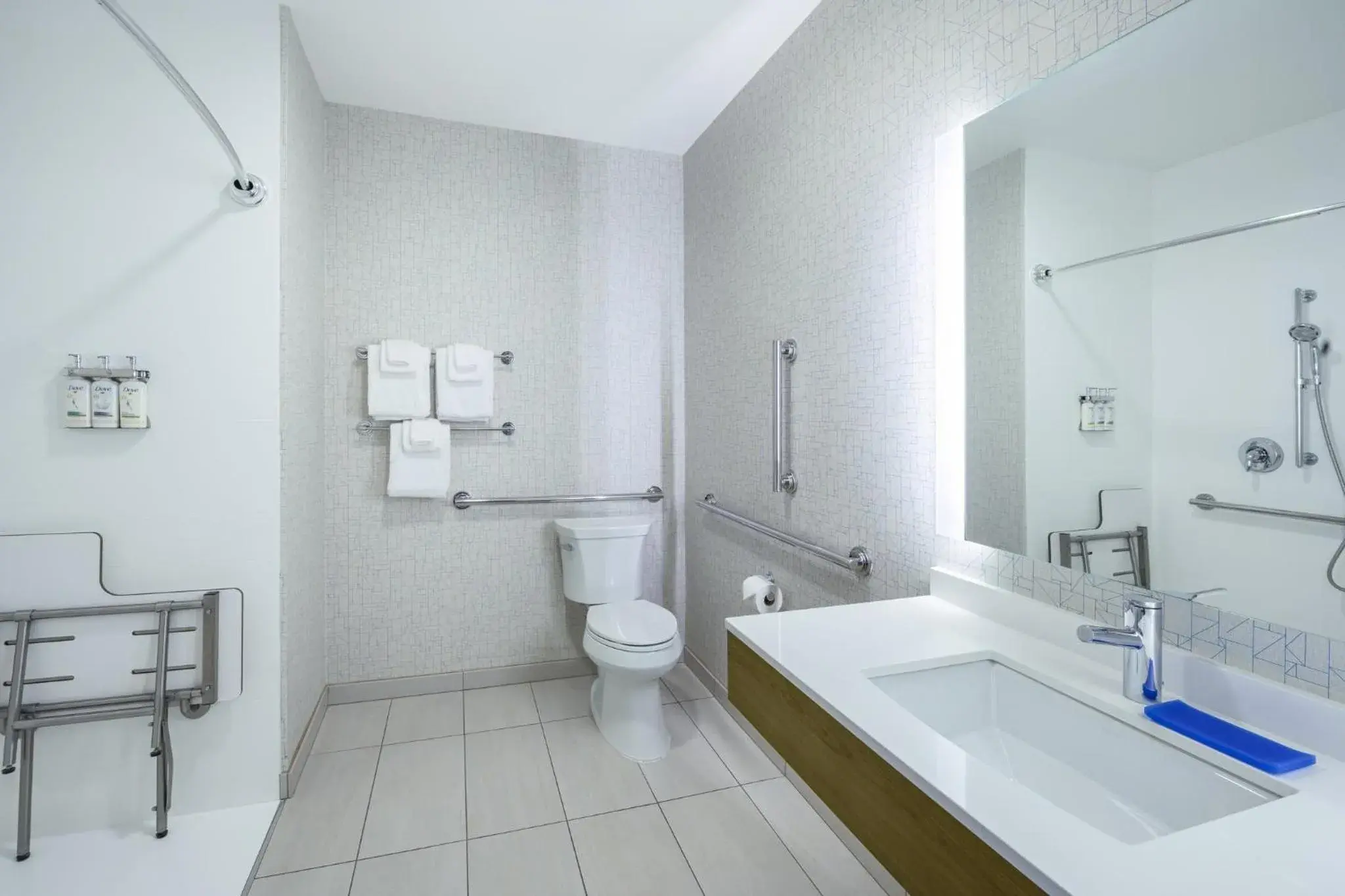 Standard King Room with Mobility Accessible Roll-In Shower in Holiday Inn Express & Suites - Gilbert - East Mesa by IHG Standard King Room with Mobility Accessible Roll-In Shower in Holiday Inn Express & Suites - Gilbert - East Mesa by IHG