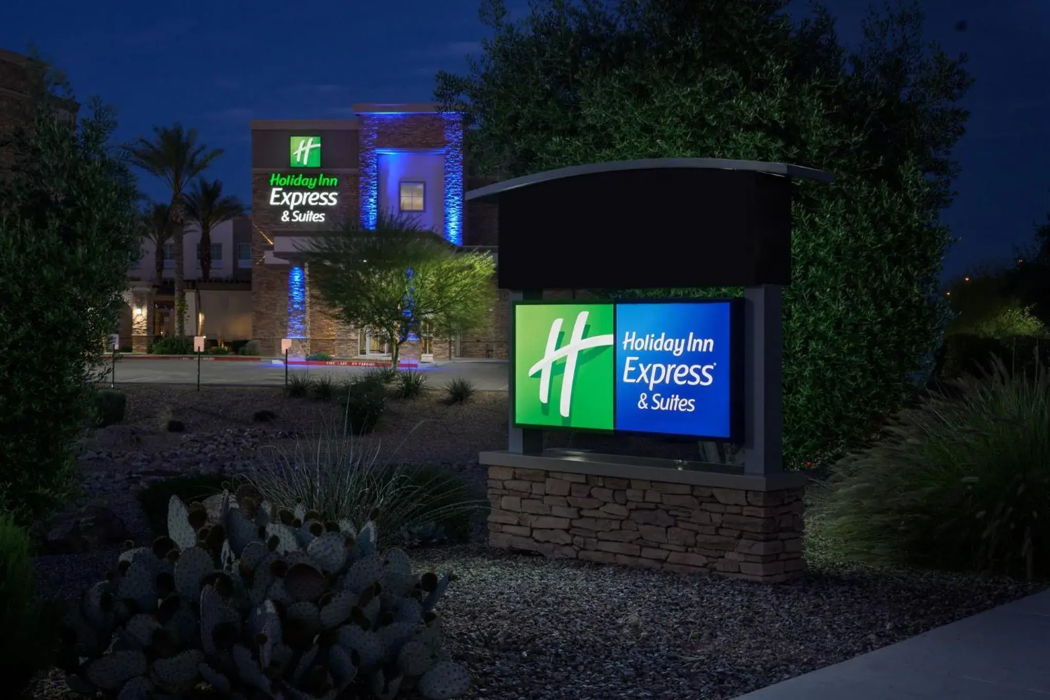 Property building in Holiday Inn Express & Suites - Gilbert - East Mesa by IHG Property building in Holiday Inn Express & Suites - Gilbert - East Mesa by IHG