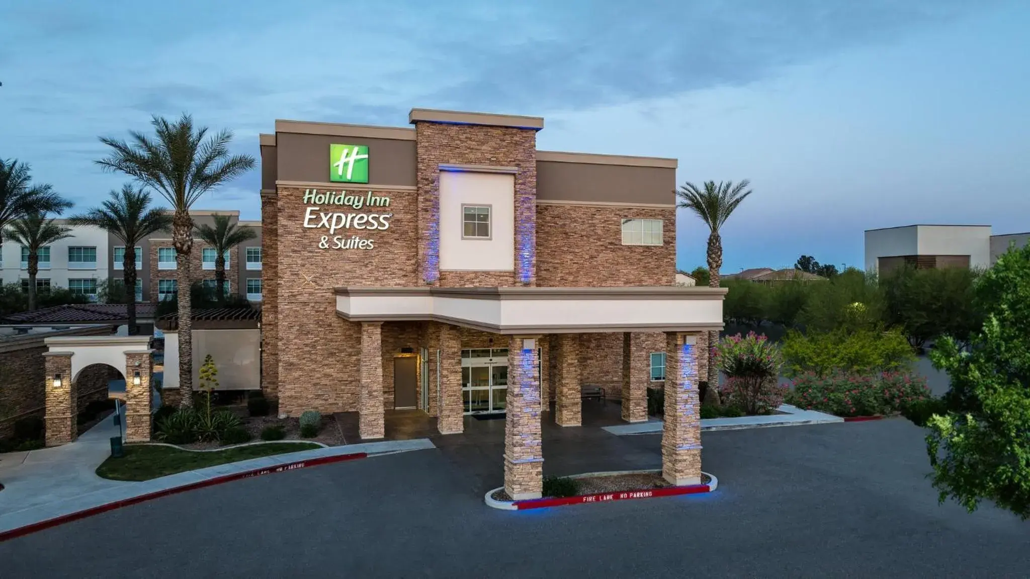 Property building in Holiday Inn Express & Suites - Gilbert - East Mesa by IHG Property building in Holiday Inn Express & Suites - Gilbert - East Mesa by IHG