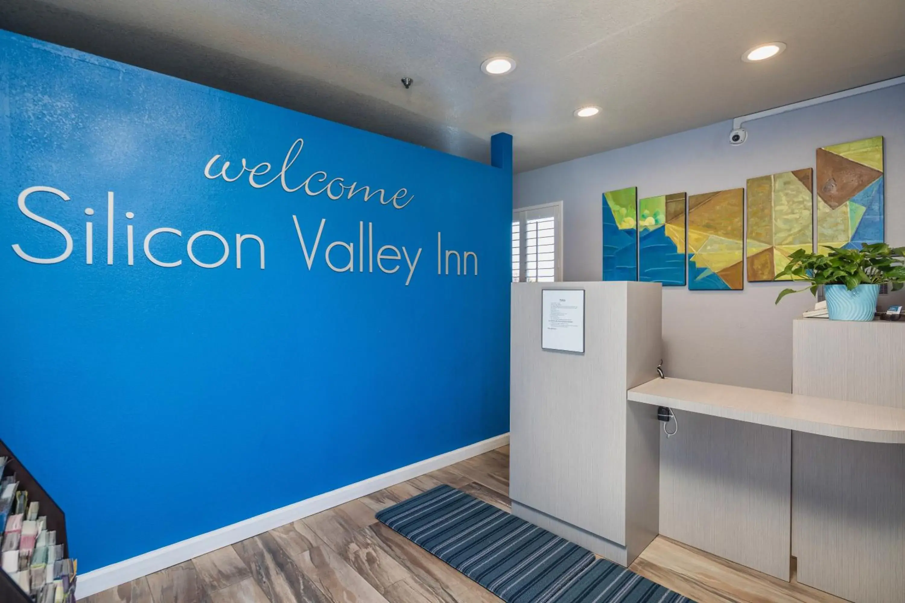 Property building in Silicon Valley Inn Property building in Silicon Valley Inn