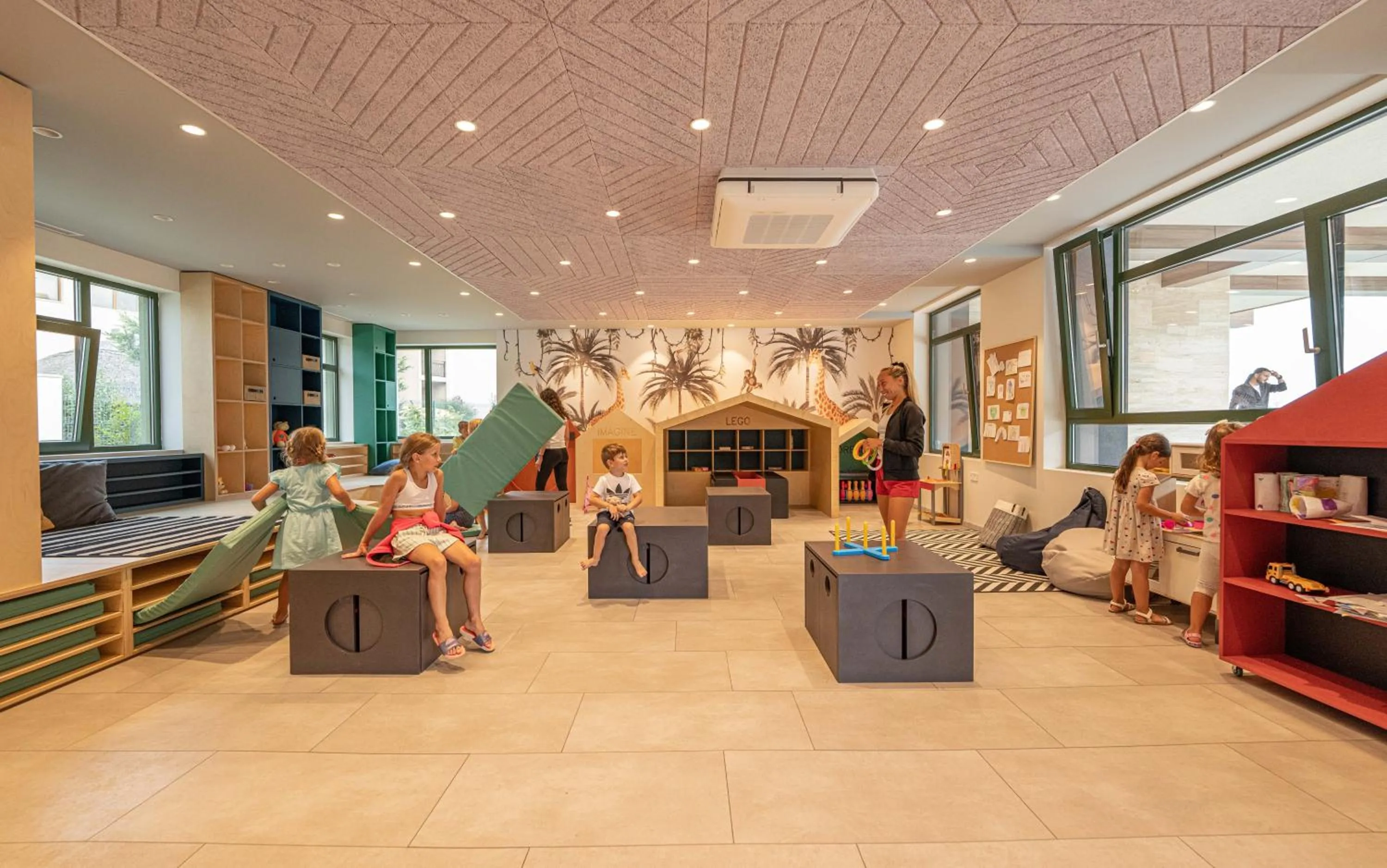 children in HVD Reina del Mar - Premium Spa Service & Free Parking