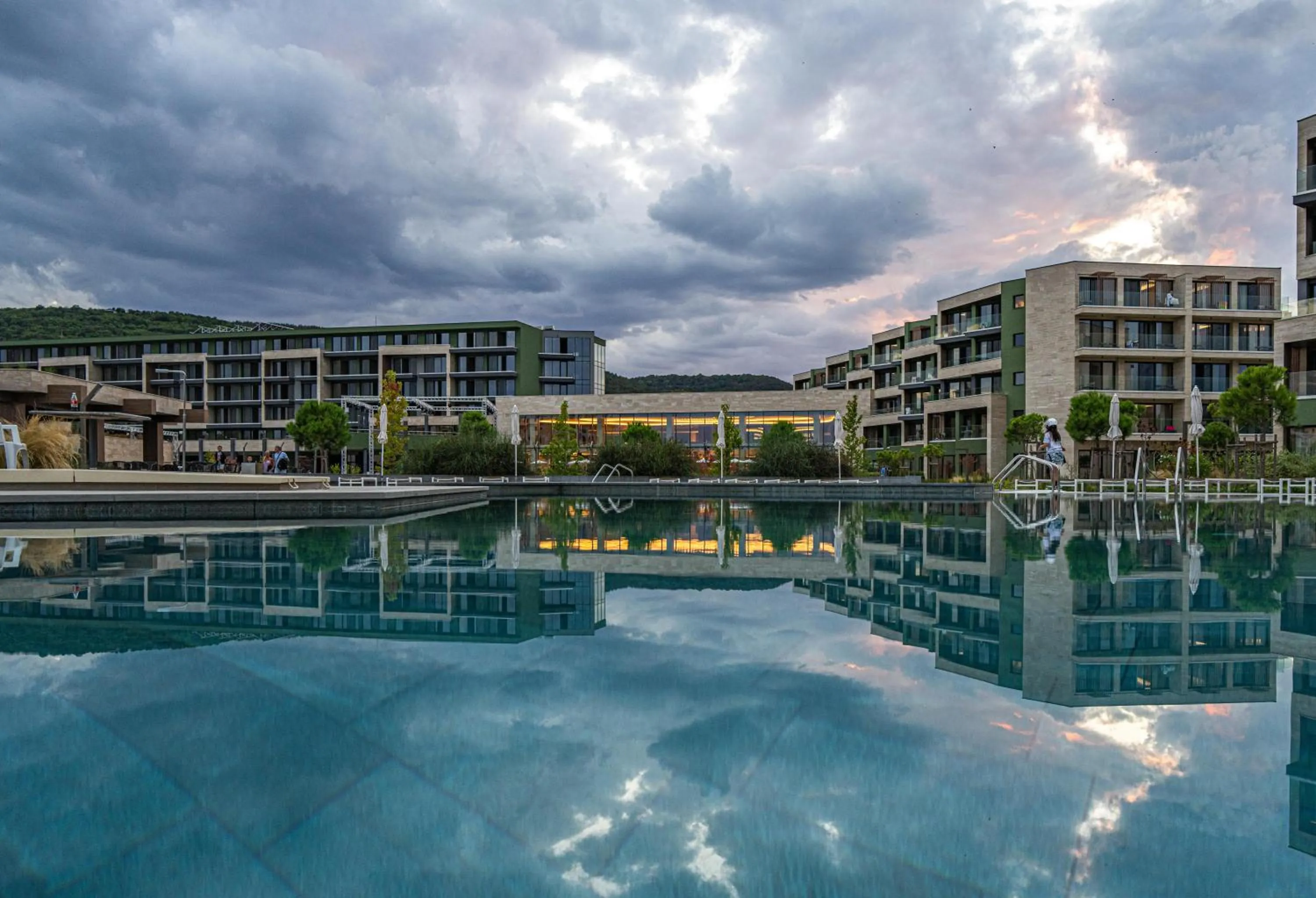 Swimming pool in HVD Reina del Mar - Premium Spa Service & Free Parking